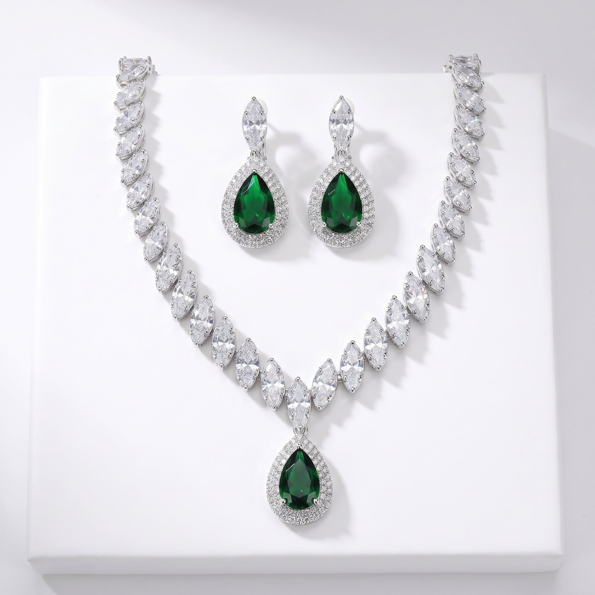 Luxury Teardrop Cubic Zirconia Jewelry Set Elegant Statement Necklace & Dangle Earrings Duo | LUNA-X124