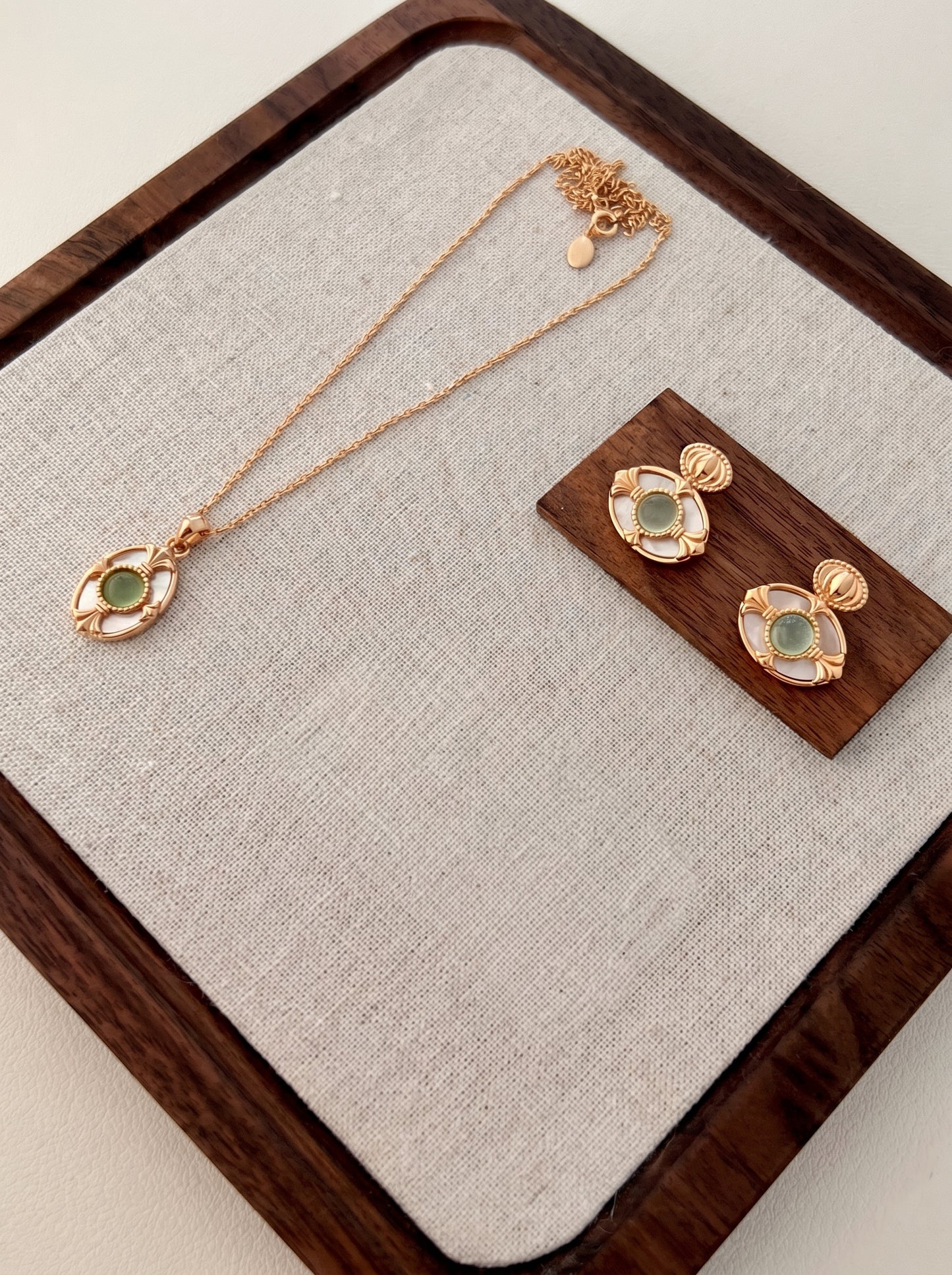 Vintage Oval Green Gem White Mother of Pearl Pendant Necklace 925 Sterling Silver Dainty French Retro Daily Bridal Jewelry Gift   LUNA-X240