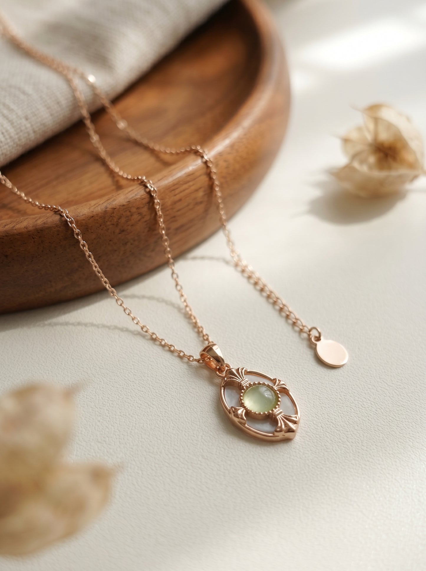 Vintage Oval Green Gem White Mother of Pearl Pendant Necklace 925 Sterling Silver Dainty French Retro Daily Bridal Jewelry Gift   LUNA-X240