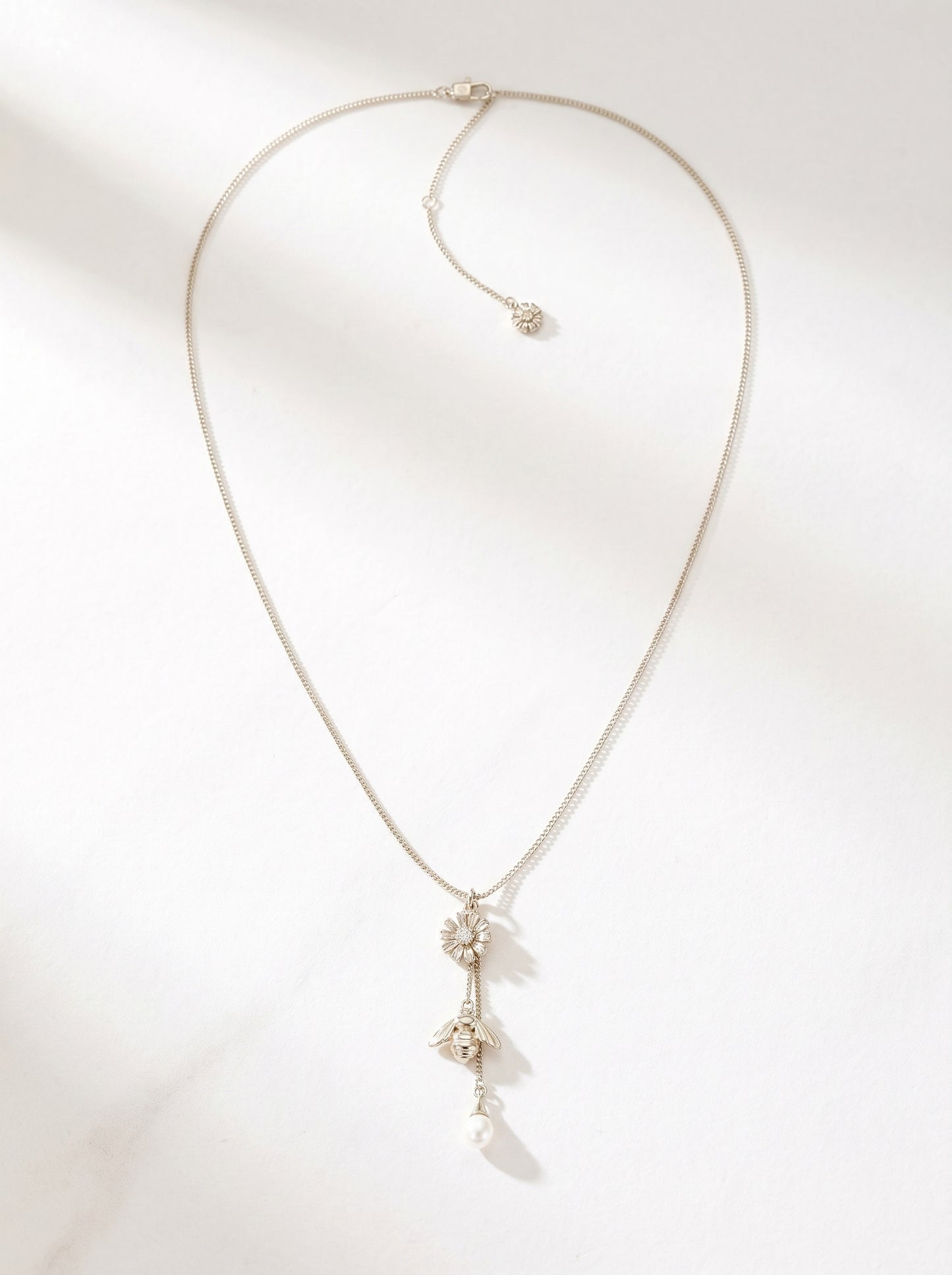 Daisy Bee Freshwater Pearl Tassel Pendant Necklace, Pale Titanium Gold Adjustable Floral Insect Jewelry for Women  LUNA-X256