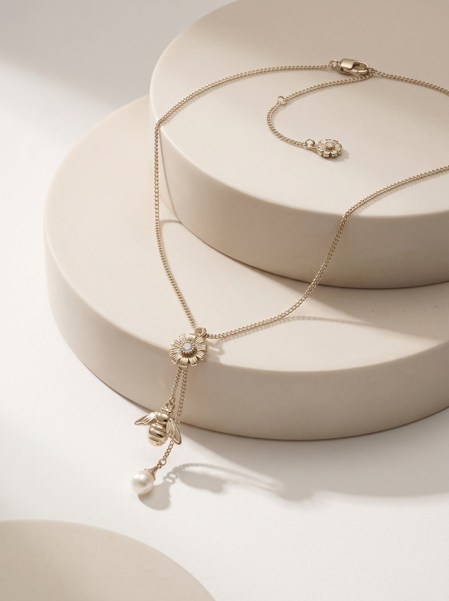 Daisy Bee Freshwater Pearl Tassel Pendant Necklace, Pale Titanium Gold Adjustable Floral Insect Jewelry for Women  LUNA-X256