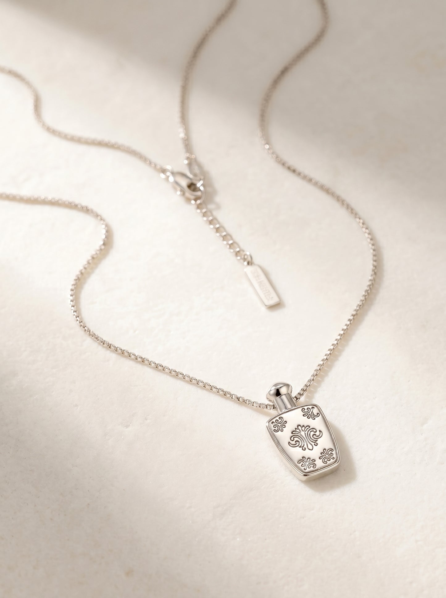 Vintage Engraved Perfume Bottle Pendant Long Necklace, Faux Pearl Cap Adjustable Chain for Women  LUNA-X257