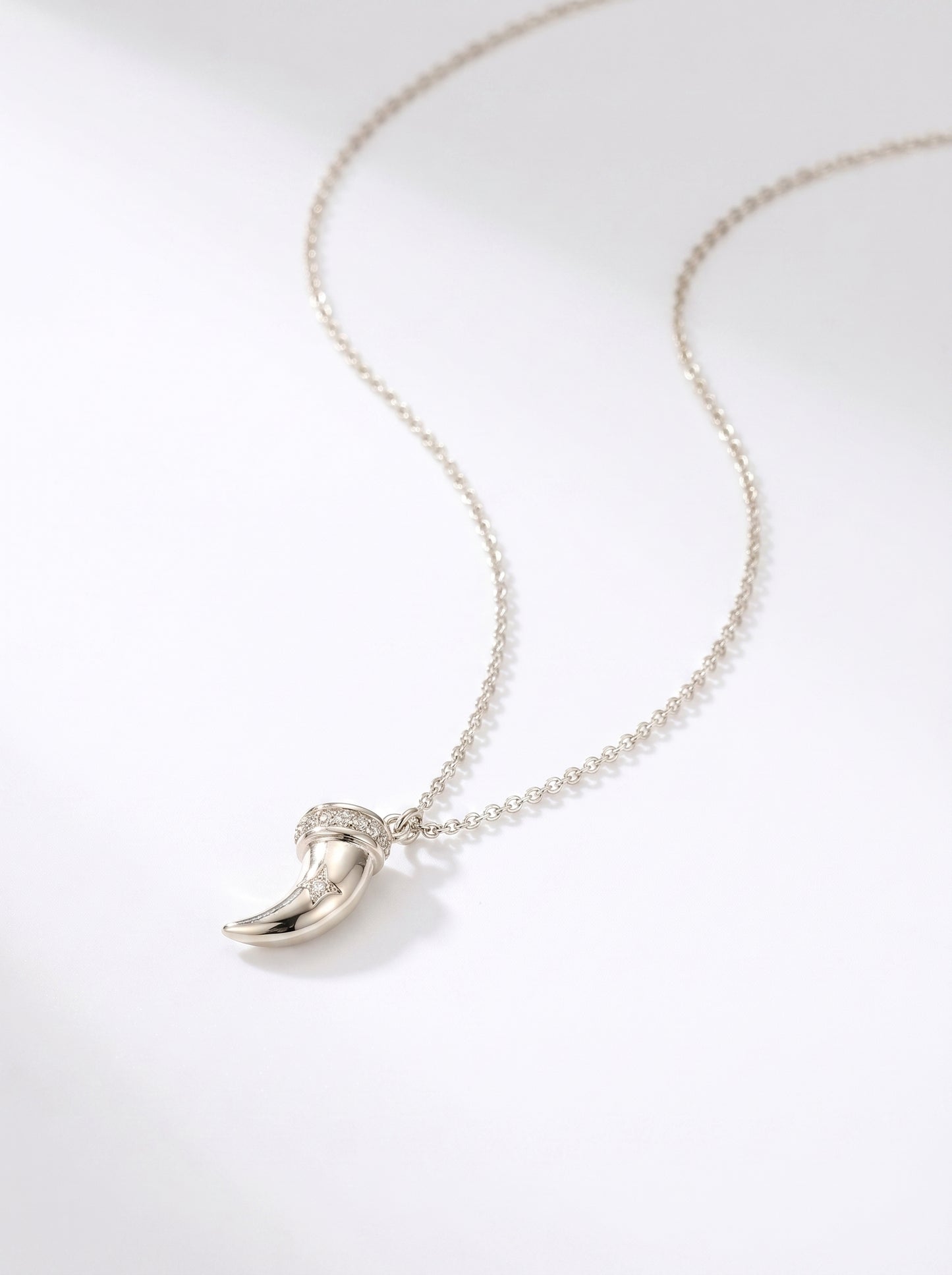 Vintage Horn Pendant Necklace For Women Dainty Zircon Inlaid Four Point Star Charm Adjustable Chain Two Tone Light Gold Silver Retro Daily Layering Jewelry  LUNA-X267