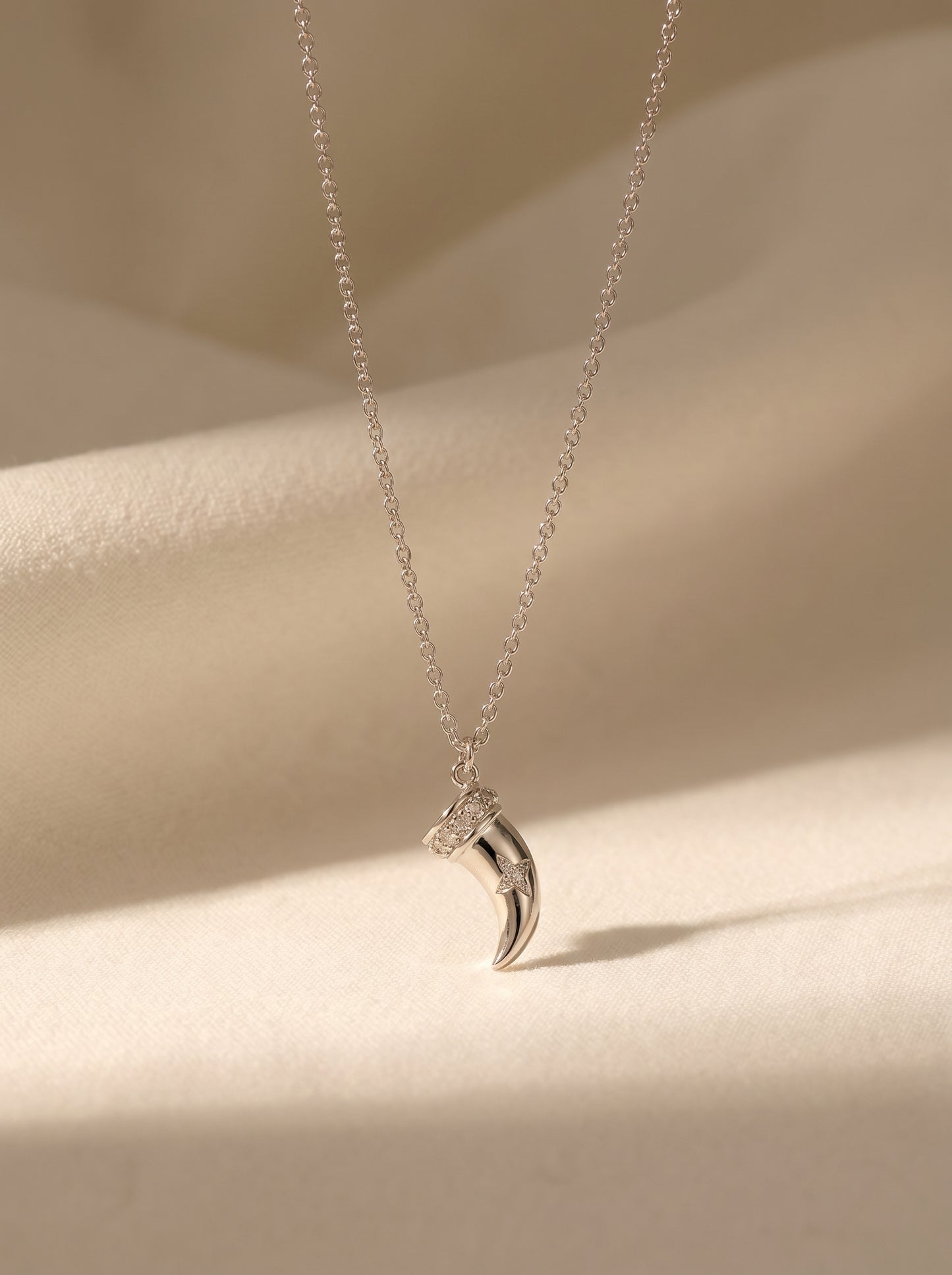 Vintage Horn Pendant Necklace For Women Dainty Zircon Inlaid Four Point Star Charm Adjustable Chain Two Tone Light Gold Silver Retro Daily Layering Jewelry  LUNA-X267
