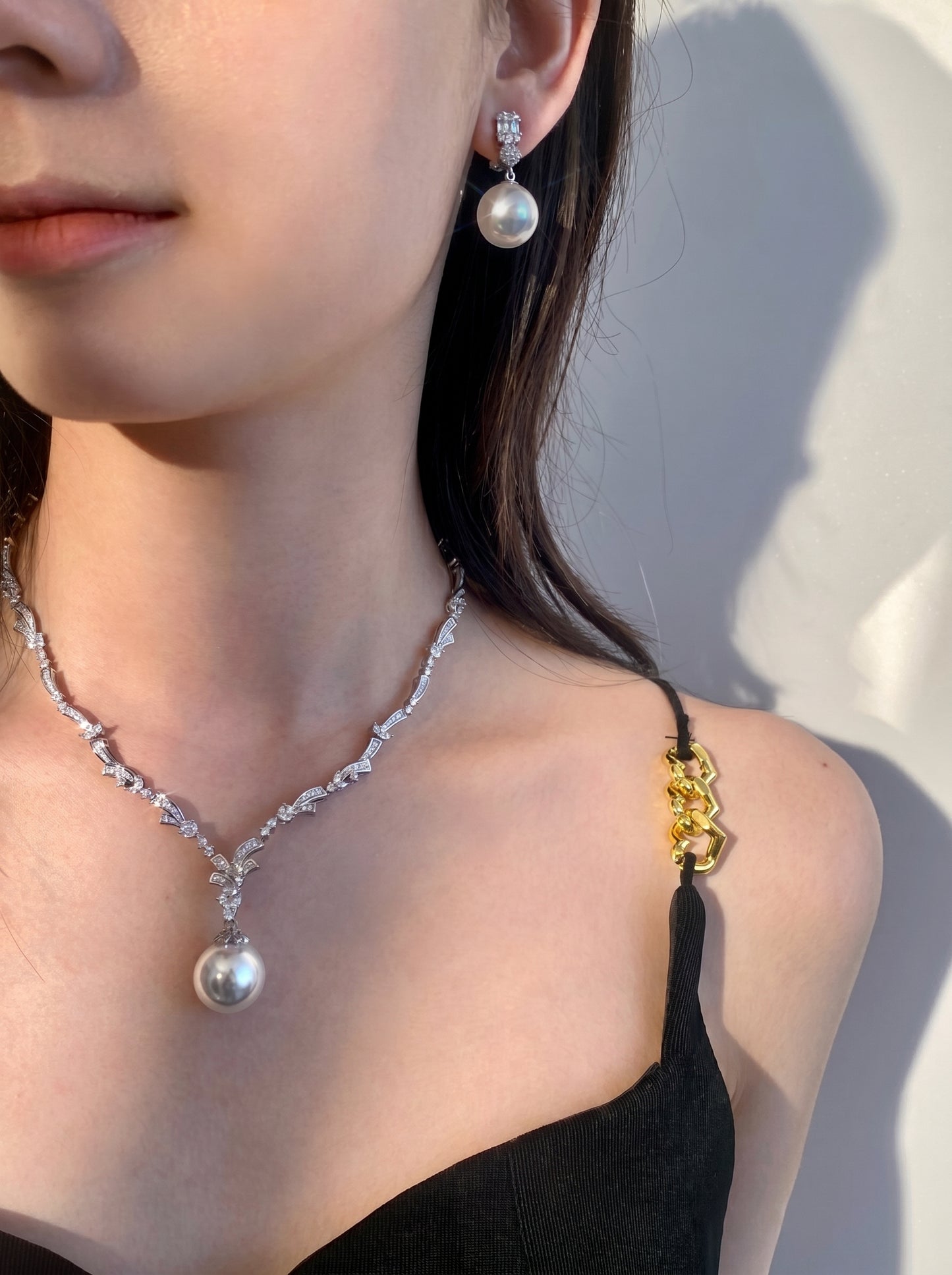 Shimmering Galaxy Cubic Zirconia V Shape Pearl Necklace For Women 14mm & 16mm Australian White Shell Pearl Adjustable 38+6cm Chain Luxury Wedding Banquet Formal Statement Jewelry Gift For Ladies Bride Mom  LUNA-X285