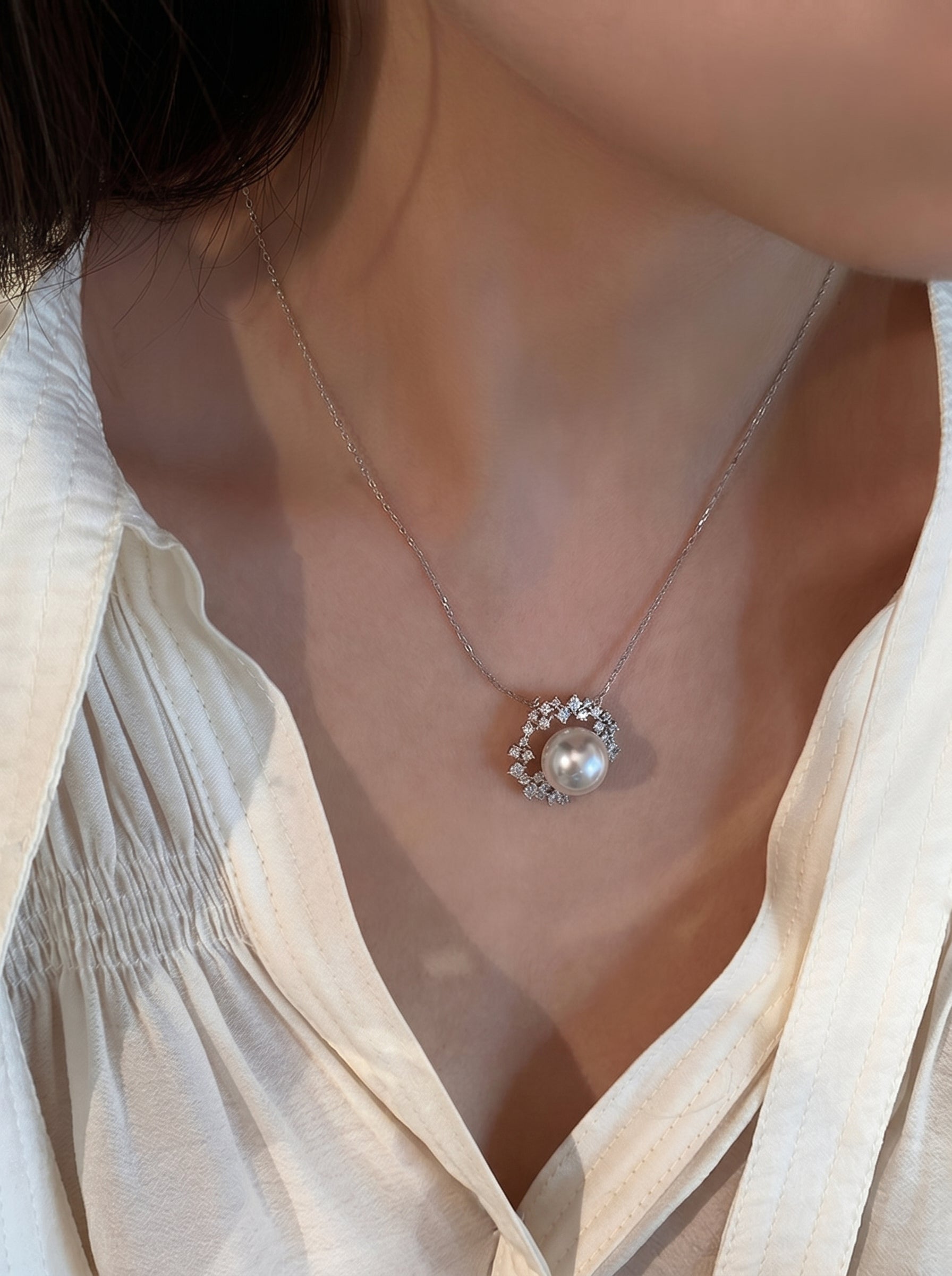 Elegant 12mm Australian White Imitation Pearl Wreath Halo Necklace for Women, Sparkling Cubic Zirconia Pendant Adjustable 40+5cm Chain Bridal Wedding Fine Jewelry Gift LUNA-X290