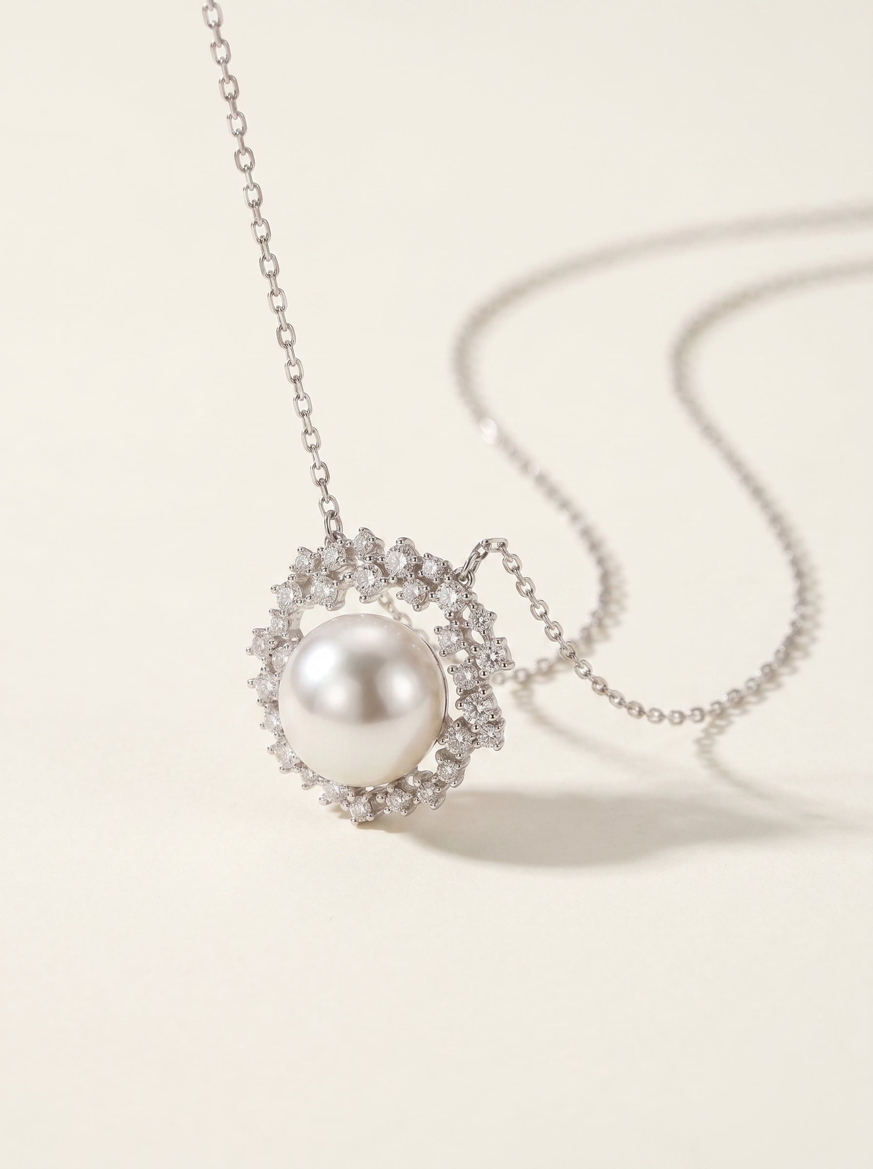 Elegant 12mm Australian White Imitation Pearl Wreath Halo Necklace for Women, Sparkling Cubic Zirconia Pendant Adjustable 40+5cm Chain Bridal Wedding Fine Jewelry Gift LUNA-X290