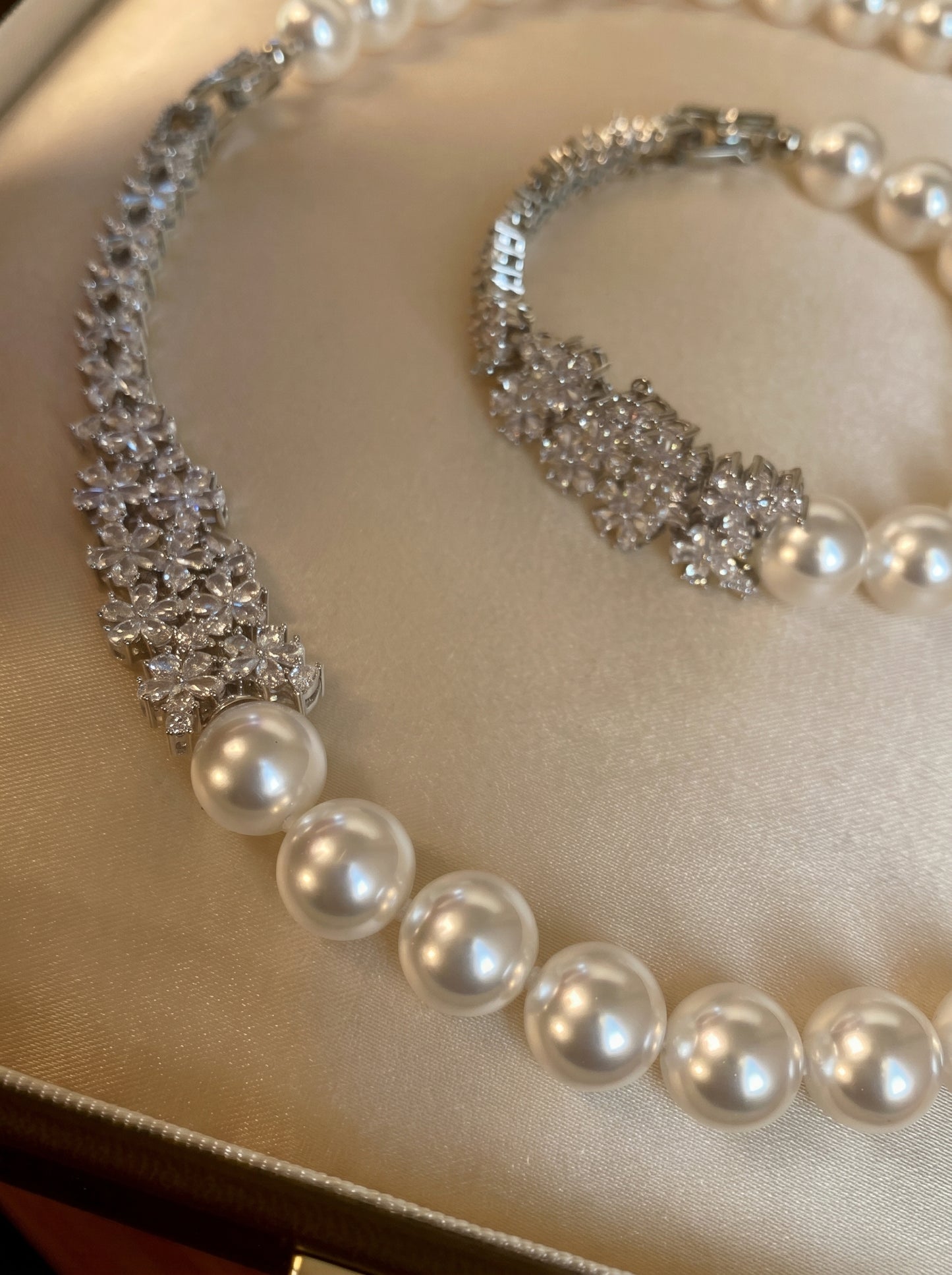Bridal Floral Crystal Cluster Pearl Choker Necklace for Women, 10mm Cool Luster Australian White Round Pearl Collarbone Chain 43cm Formal Wedding Gala Statement Fine Jewelry Gift  LUNA-X291