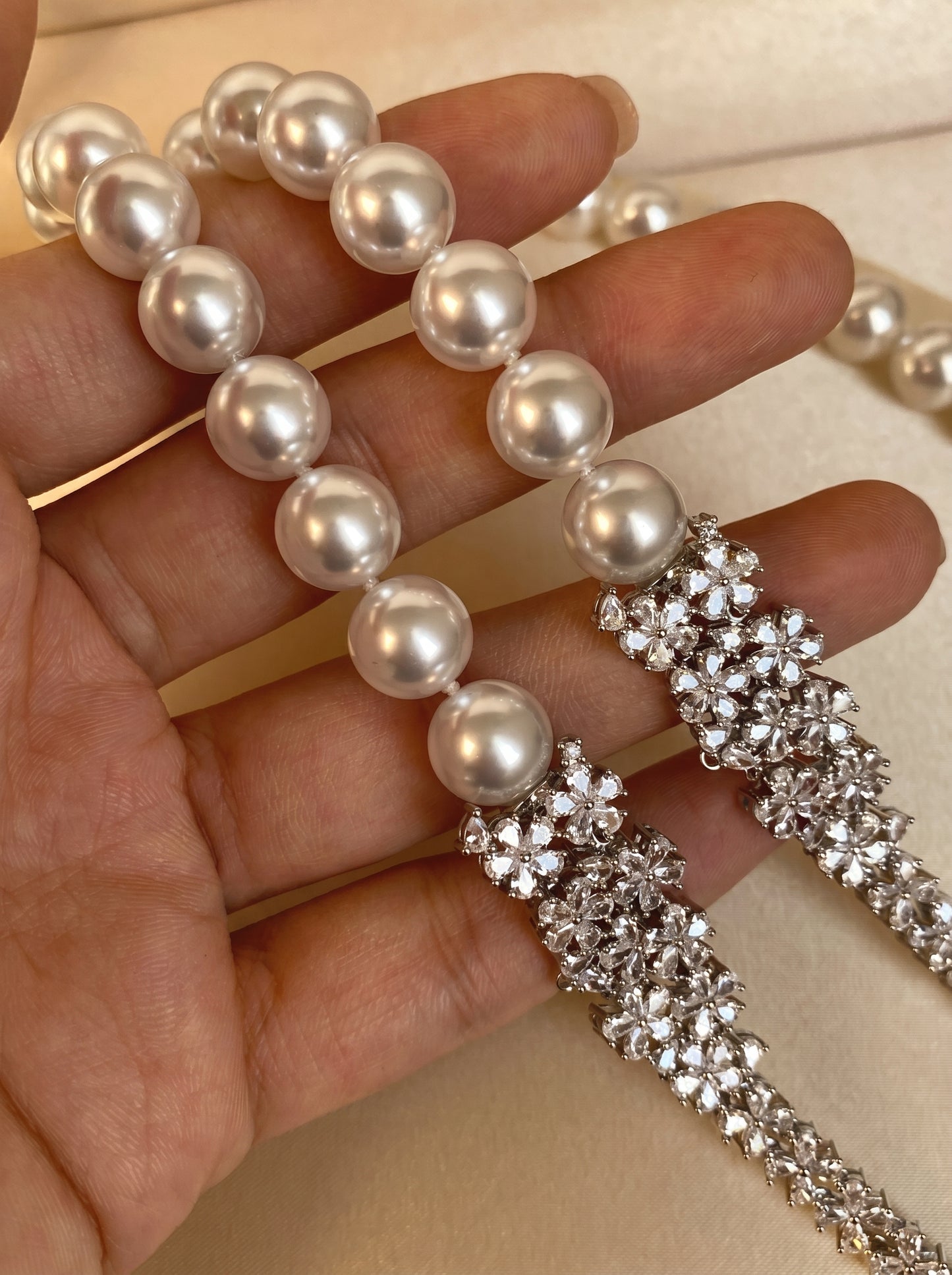 Bridal Floral Crystal Cluster Pearl Choker Necklace for Women, 10mm Cool Luster Australian White Round Pearl Collarbone Chain 43cm Formal Wedding Gala Statement Fine Jewelry Gift  LUNA-X291