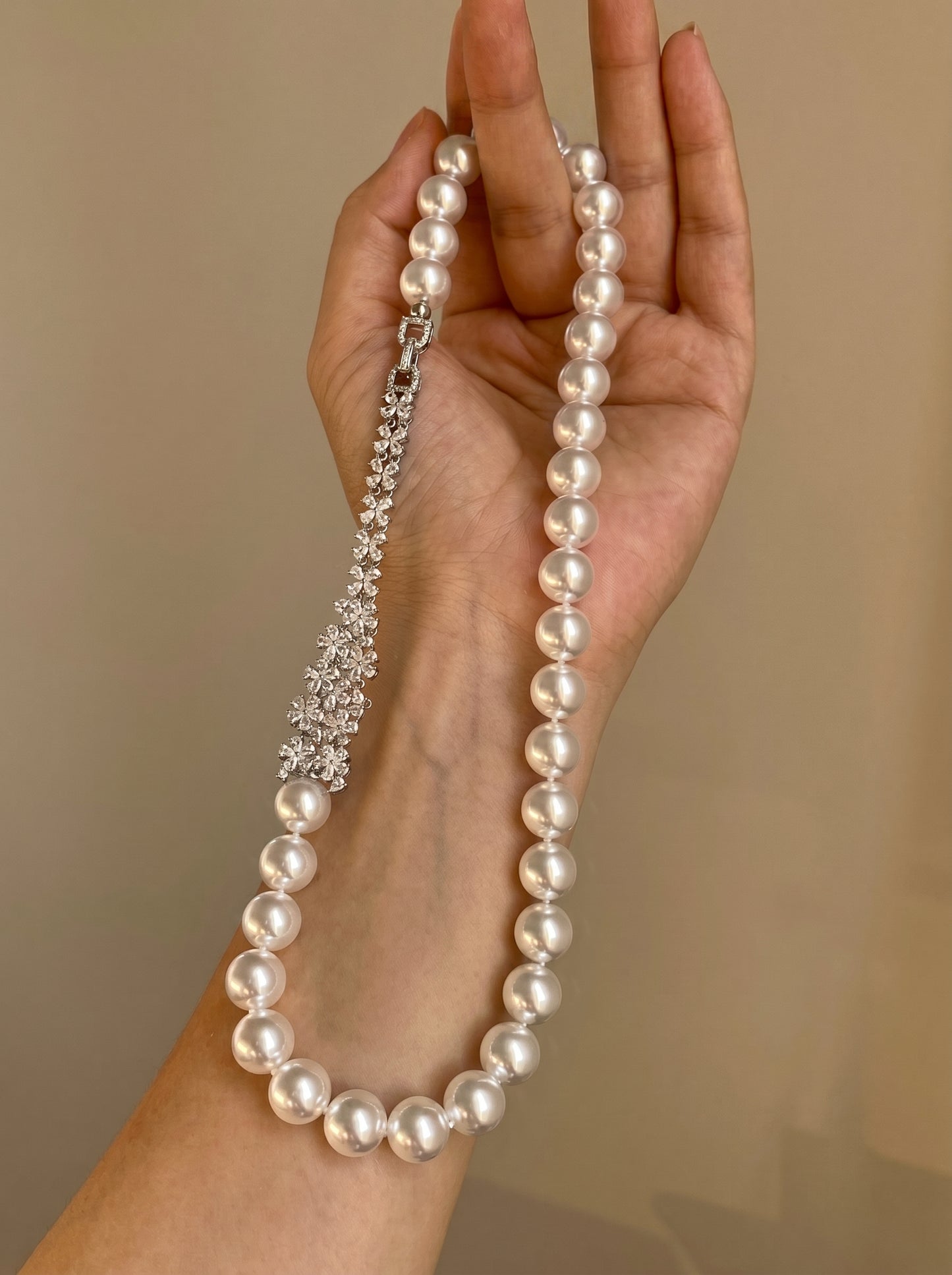 Bridal Floral Crystal Cluster Pearl Choker Necklace for Women, 10mm Cool Luster Australian White Round Pearl Collarbone Chain 43cm Formal Wedding Gala Statement Fine Jewelry Gift  LUNA-X291