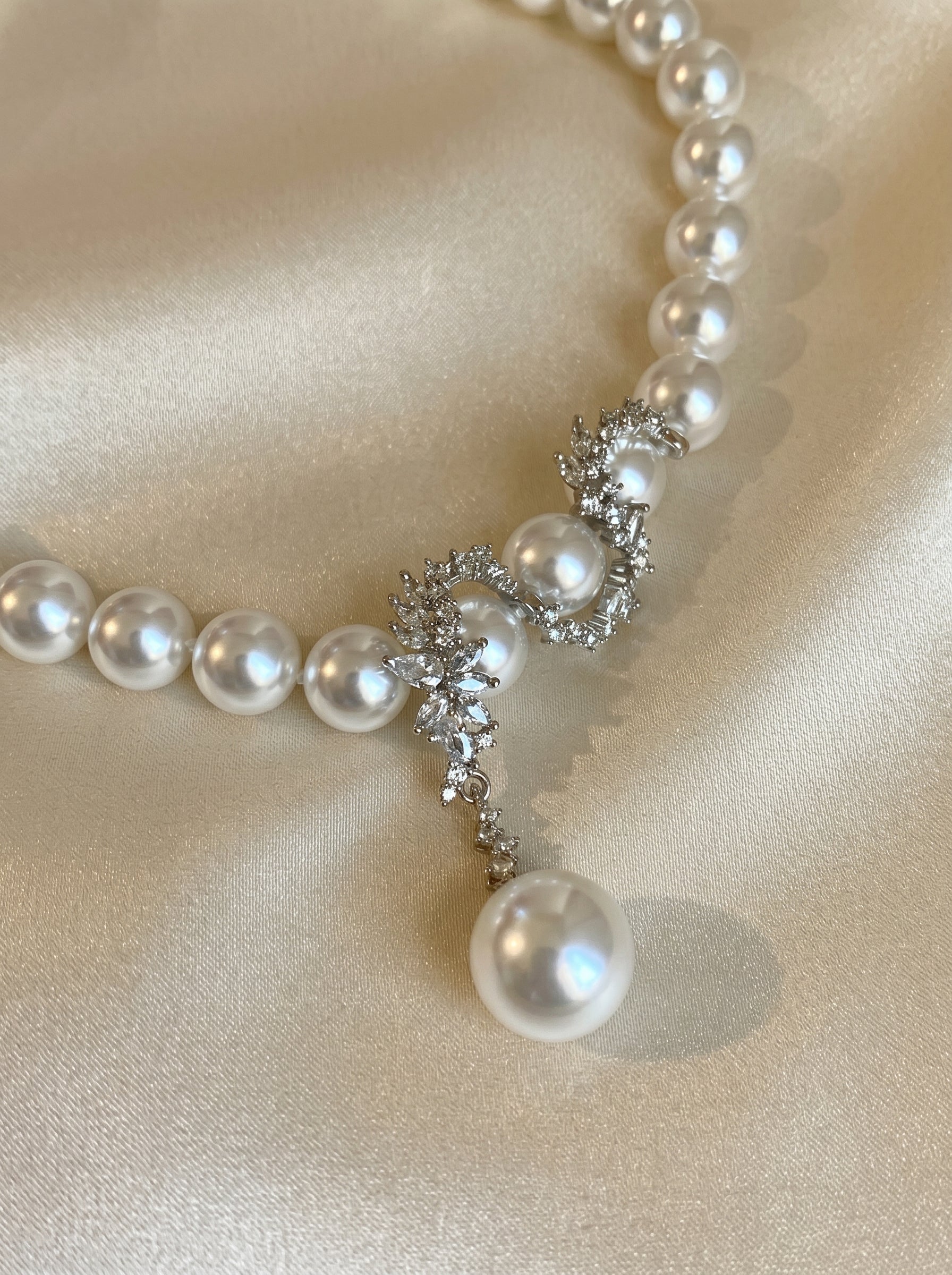 Y Drop Australian White Imitation Pearl Strand Necklace for Bridal Women, 8mm & 10mm Cool Luster Imitation Pearl with Floral Cubic Zirconia Accents, 45cm Collarbone Chain Formal Wedding Evening Party Fine Jewelry Gift LUNA-X292