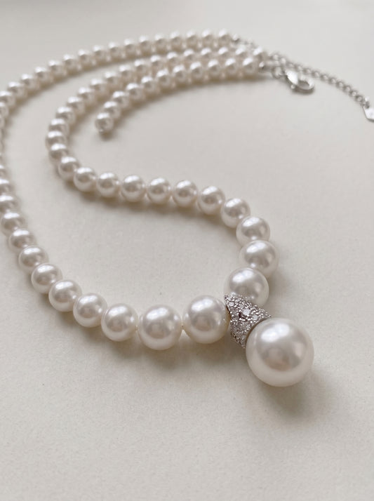 Vintage V-Shape Australian White Pearl Necklace for Women, Gradient Cool Luster Pearl Strand with Sparkling Cubic Zirconia Drop Pendant Adjustable 45+5cm Collarbone Chain Wedding Bridal Formal Fine Jewelry Gift  LUNA-X293