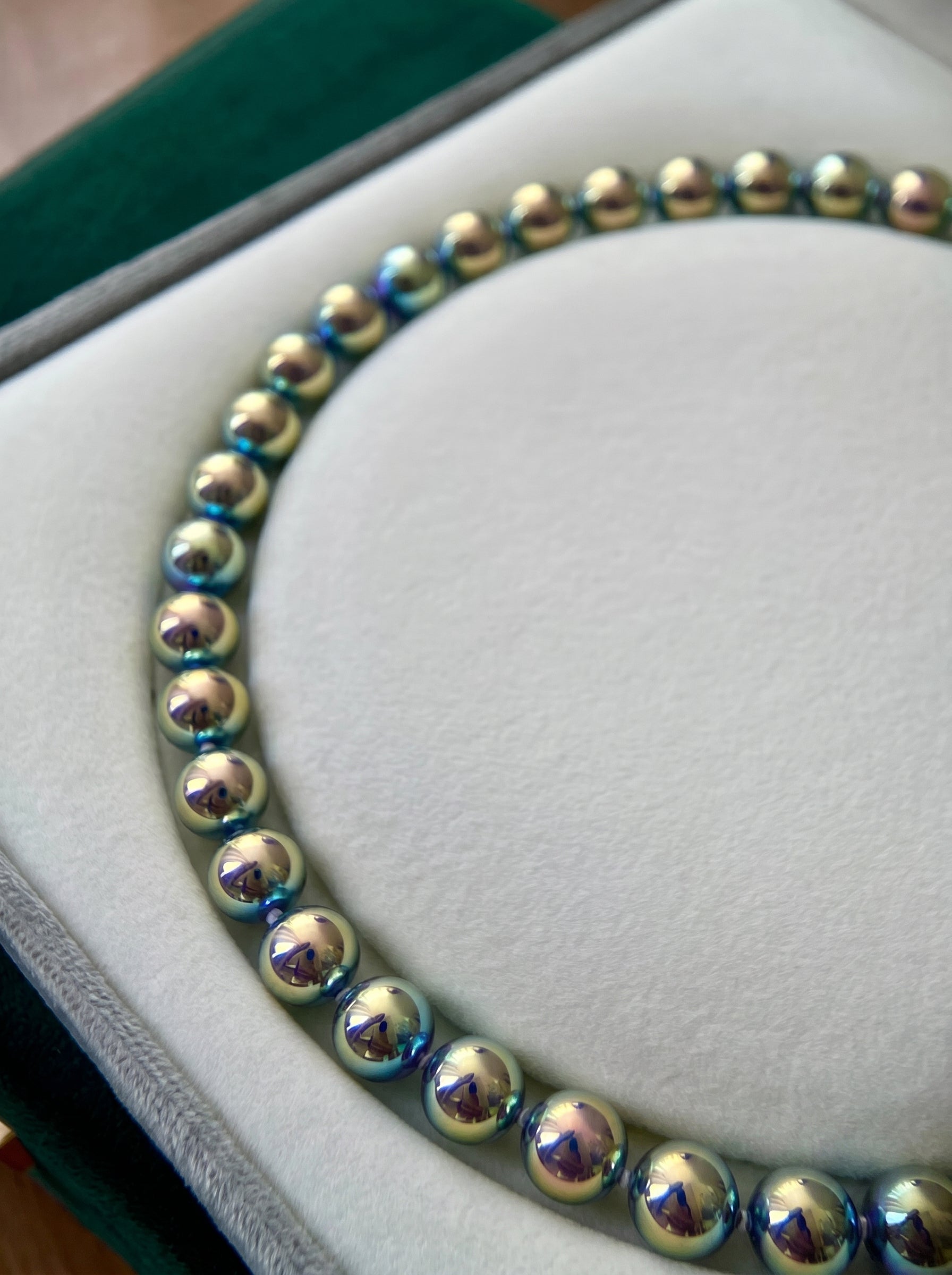 Peacock Green Australian Shell Pearl Strand Necklace for Women, 8mm & 10mm Round Iridescent Tahitian Style Pearls 42-43cm Collarbone Chain Sapphire Inlaid Windsor Clasp Luxury Formal Fine Jewelry Gift  LUNA-X303