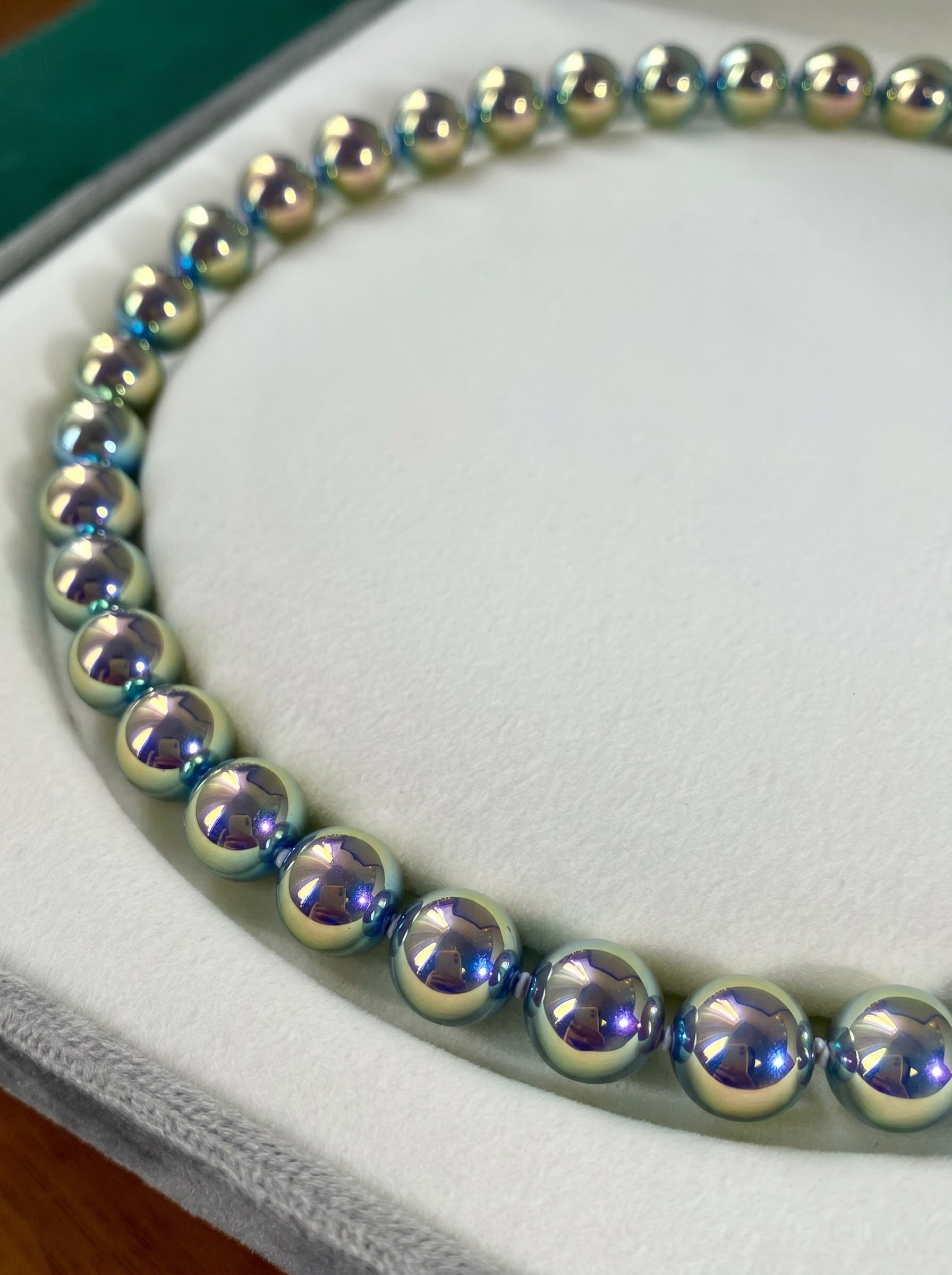 Peacock Green Australian Shell Pearl Strand Necklace for Women, 8mm & 10mm Round Iridescent Tahitian Style Pearls 42-43cm Collarbone Chain Sapphire Inlaid Windsor Clasp Luxury Formal Fine Jewelry Gift  LUNA-X303