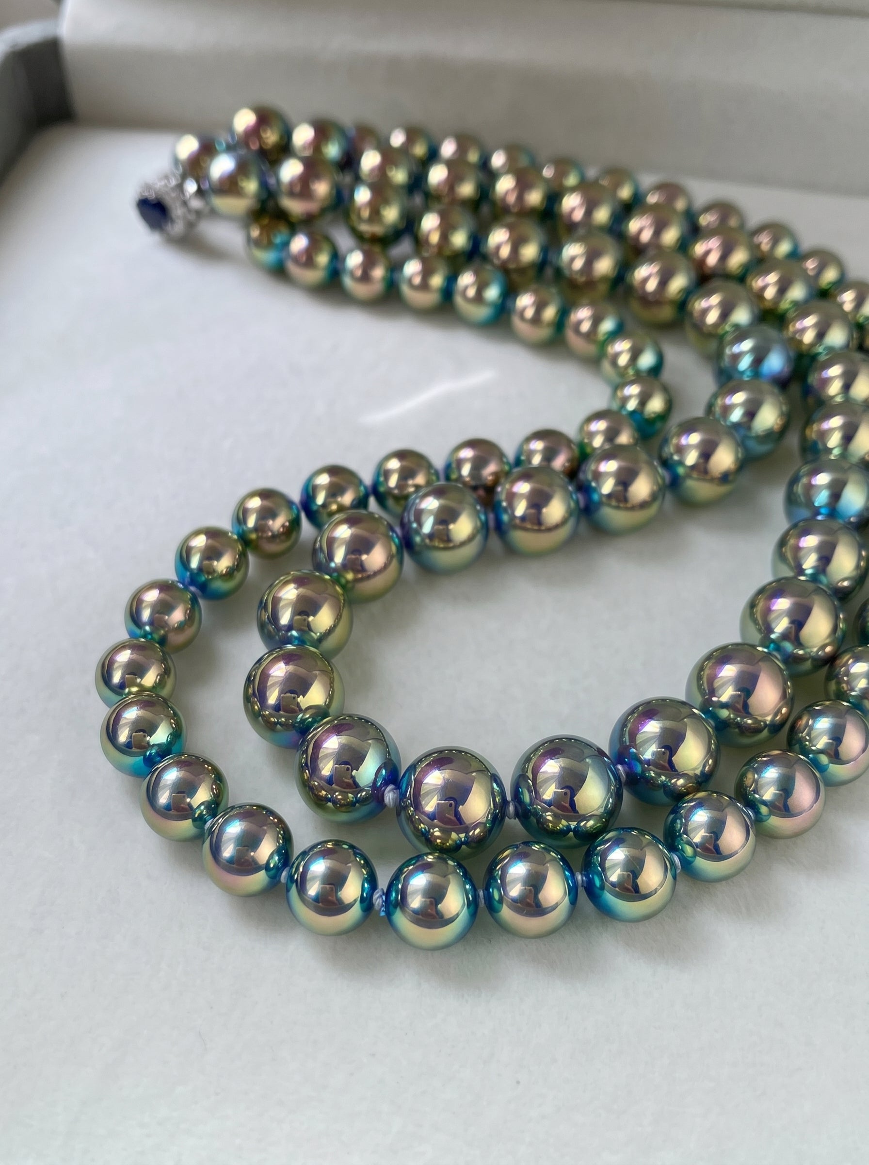 Peacock Green Australian Shell Pearl Strand Necklace for Women, 8mm & 10mm Round Iridescent Tahitian Style Pearls 42-43cm Collarbone Chain Sapphire Inlaid Windsor Clasp Luxury Formal Fine Jewelry Gift  LUNA-X303
