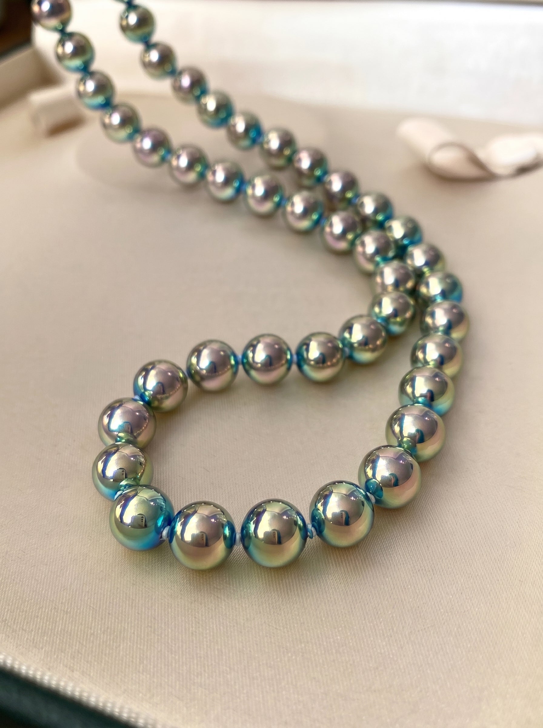 Peacock Green Australian Shell Pearl Strand Necklace for Women, 8mm & 10mm Round Iridescent Tahitian Style Pearls 42-43cm Collarbone Chain Sapphire Inlaid Windsor Clasp Luxury Formal Fine Jewelry Gift  LUNA-X303