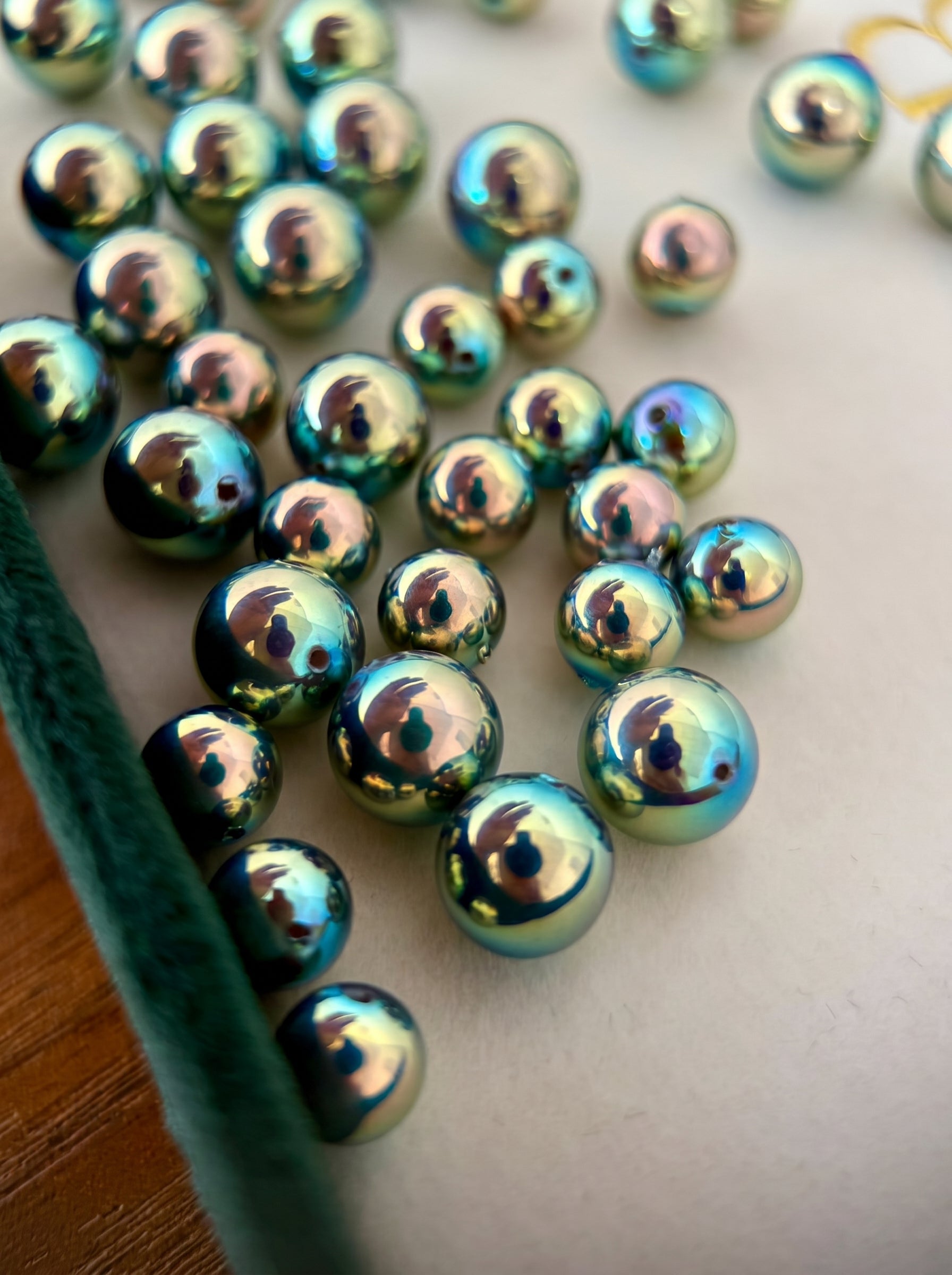 Peacock Green Australian Shell Pearl Strand Necklace for Women, 8mm & 10mm Round Iridescent Tahitian Style Pearls 42-43cm Collarbone Chain Sapphire Inlaid Windsor Clasp Luxury Formal Fine Jewelry Gift  LUNA-X303