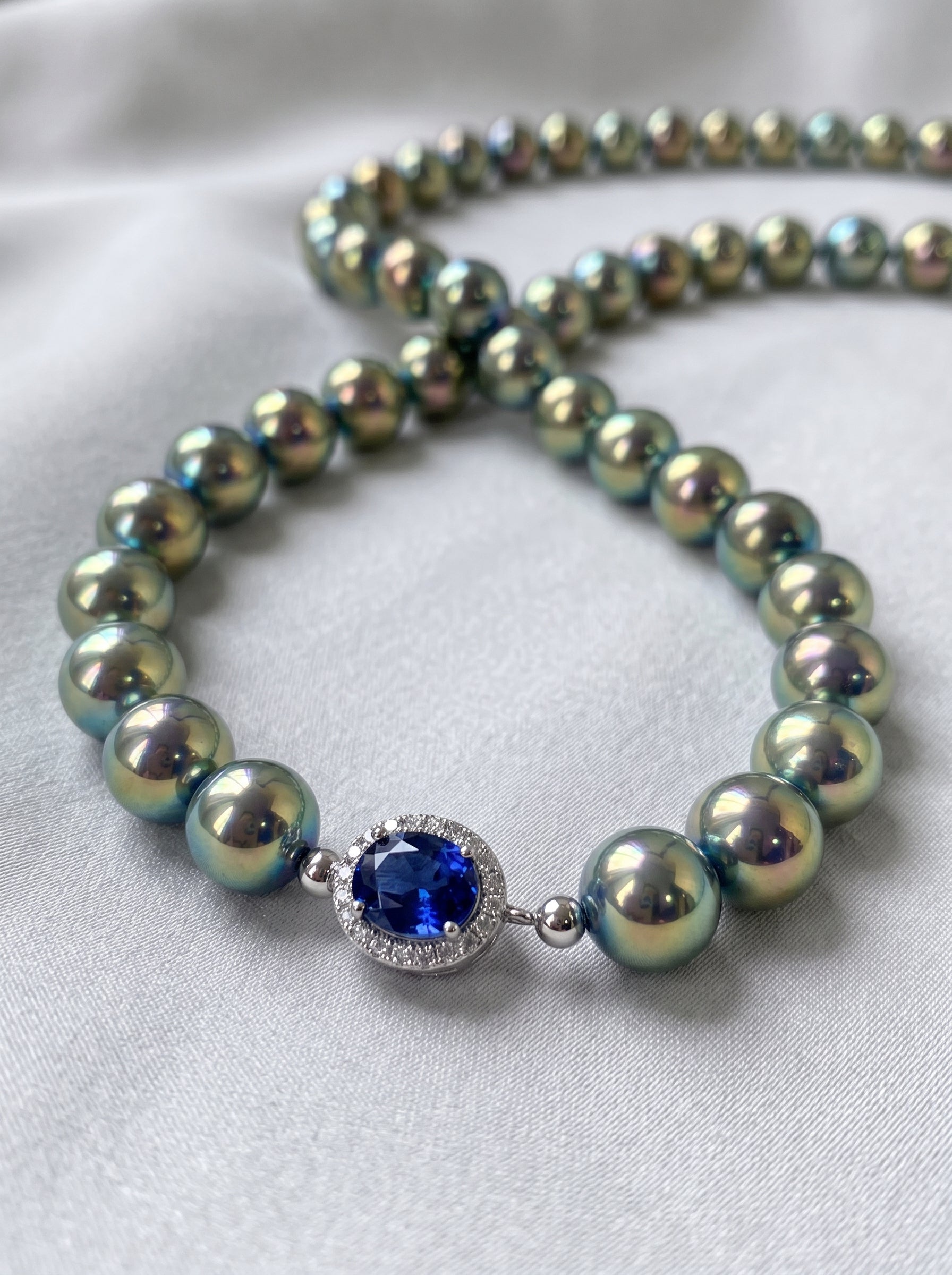Peacock Green Australian Shell Pearl Strand Necklace for Women, 8mm & 10mm Round Iridescent Tahitian Style Pearls 42-43cm Collarbone Chain Sapphire Inlaid Windsor Clasp Luxury Formal Fine Jewelry Gift  LUNA-X303