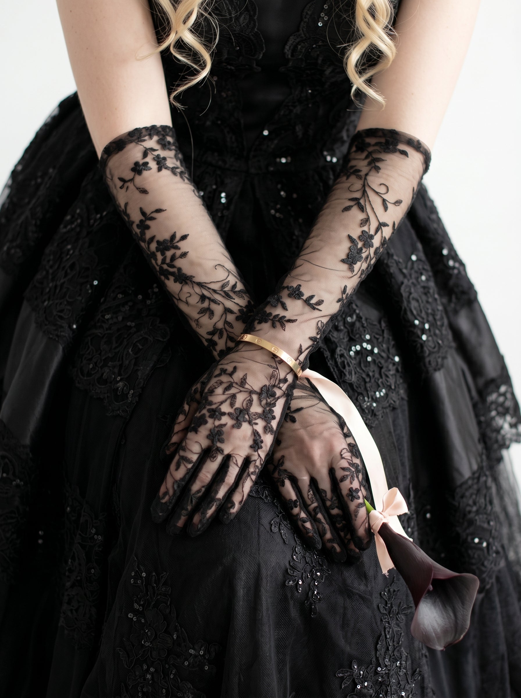 Gothic Black Lace Bridal Gloves - 50cm Long Embroidered Tattoo-Effect Sheer Wedding Gloves - Vintage Noir Floral Opera Mittens for Photo Shoot & Elopement LUNA-X312