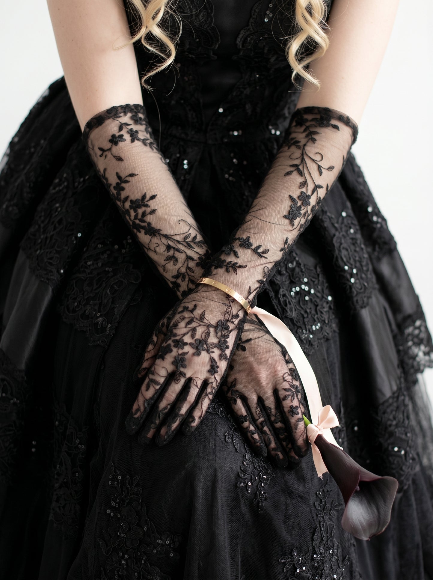 Gothic Black Lace Bridal Gloves - 50cm Long Embroidered Tattoo-Effect Sheer Wedding Gloves - Vintage Noir Floral Opera Mittens for Photo Shoot & Elopement LUNA-X312