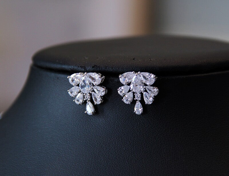 Elegant Leaf-Design Cubic Zirconia Bridal Necklace & Earring Set – K White Gold Plated  LUNA-X144
