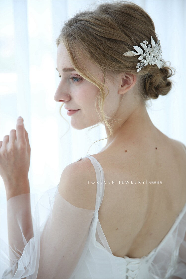 Silver Crystal Floral Bridal Hair Comb with Glass Rhinestones - Wedding Headpiece (14.5cm) LUNA-X193