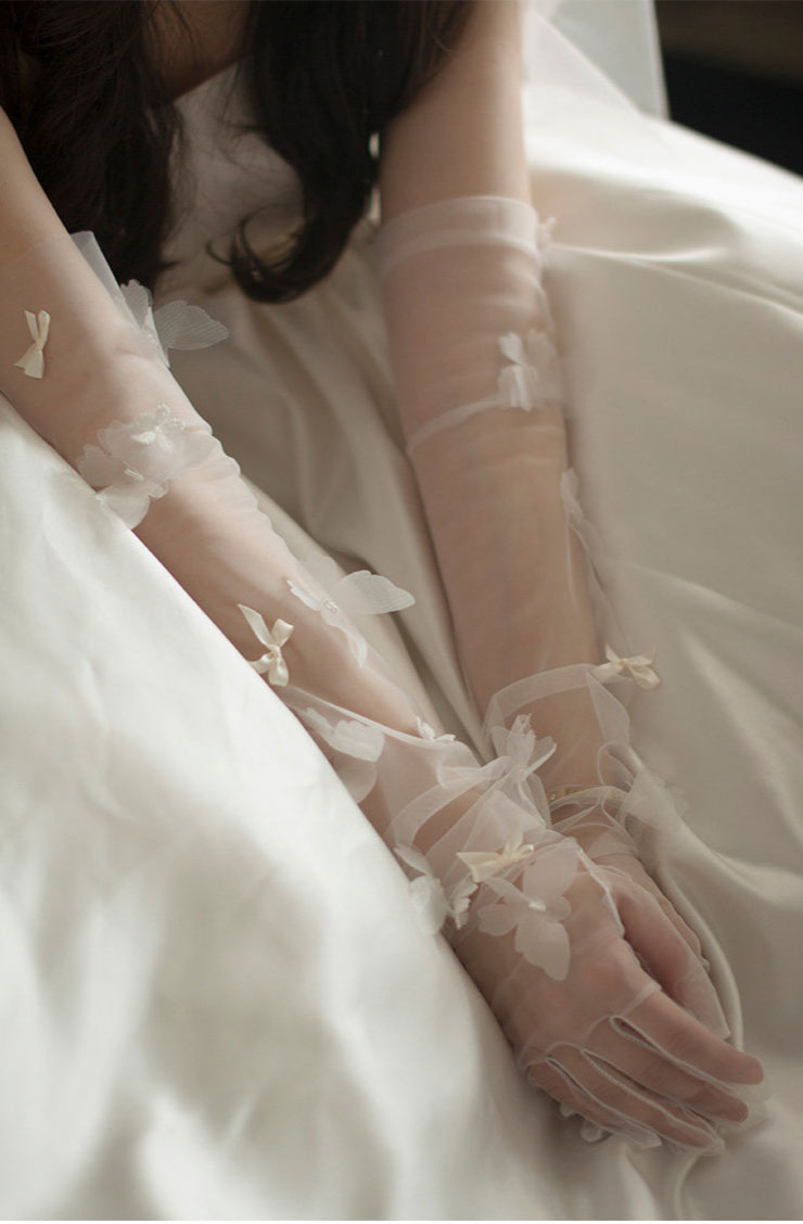 Ethereal Butterfly Tulle Bridal Gloves - 70cm Ultra Long Off-White Wedding Gloves with 3D Flutter Bows - Dramatic Fairycore Opera Runway Mittens LUNA-X315