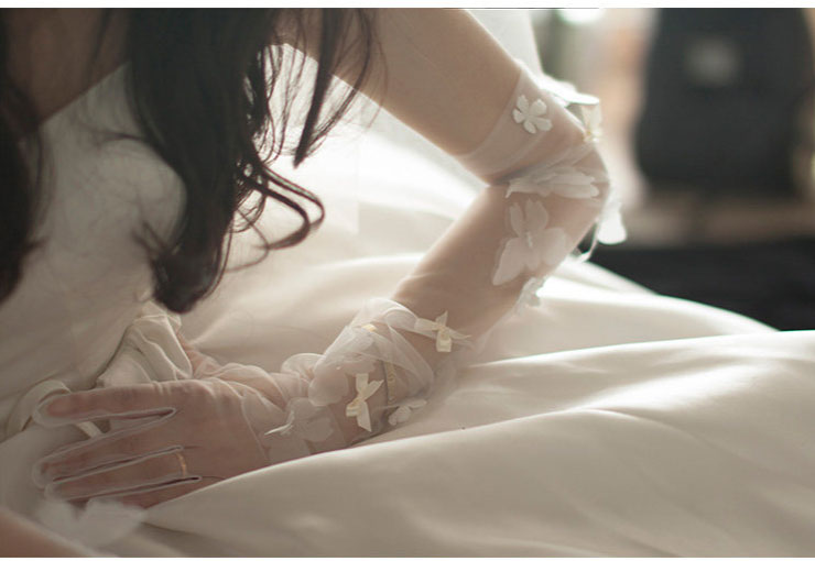 Ethereal Butterfly Tulle Bridal Gloves - 70cm Ultra Long Off-White Wedding Gloves with 3D Flutter Bows - Dramatic Fairycore Opera Runway Mittens LUNA-X315