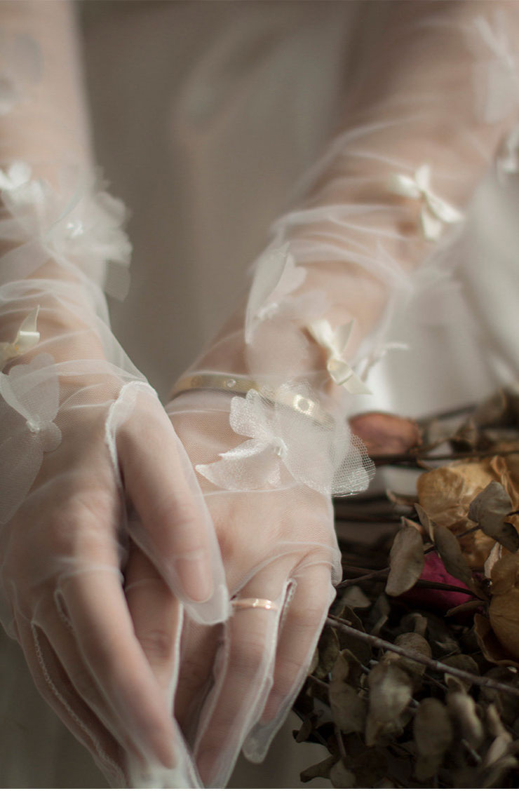 Ethereal Butterfly Tulle Bridal Gloves - 70cm Ultra Long Off-White Wedding Gloves with 3D Flutter Bows - Dramatic Fairycore Opera Runway Mittens LUNA-X315