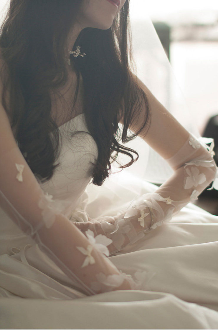 Ethereal Butterfly Tulle Bridal Gloves - 70cm Ultra Long Off-White Wedding Gloves with 3D Flutter Bows - Dramatic Fairycore Opera Runway Mittens LUNA-X315