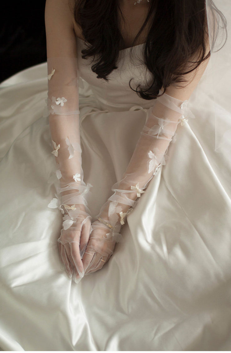 Ethereal Butterfly Tulle Bridal Gloves - 70cm Ultra Long Off-White Wedding Gloves with 3D Flutter Bows - Dramatic Fairycore Opera Runway Mittens LUNA-X315