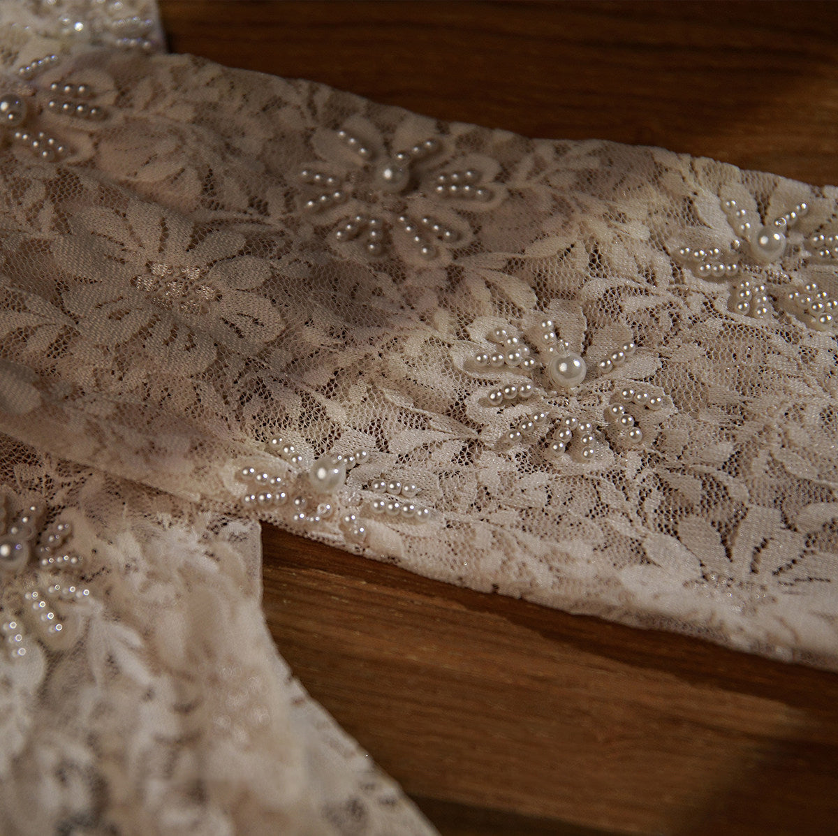 "Teenage Dream" 39cm Vintage Lace Bridal Gloves, Full Finger Sheer Floral Wedding Gloves with Hand-Stitched Pearl Accents LUNA-X178