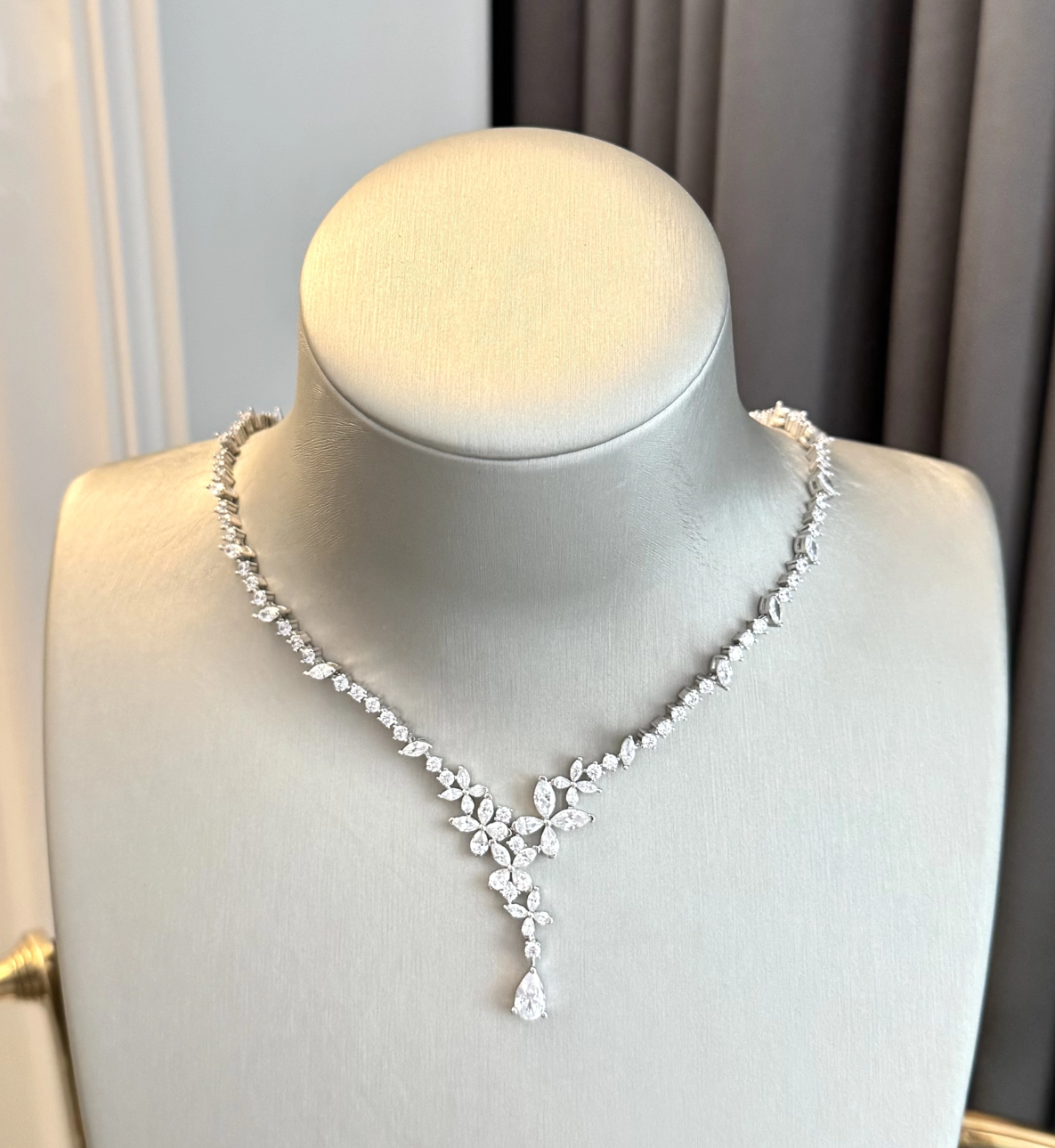 "Morning Dew" Delicate V Gold Floral Choker, Sparkling Marquise Crystal Vine Necklace with Teardrop Pendant for Bride & Gala LUNA-X172
