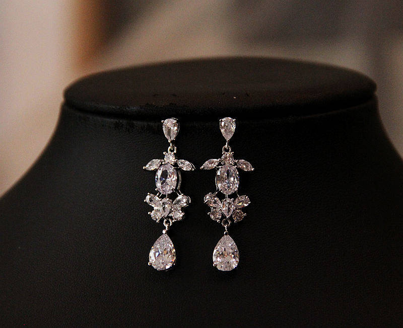 Dreamy Teardrop Zircon Bridal Jewelry Set | Drop Necklace & Dangle Earrings for Wedding  LUNA-X145