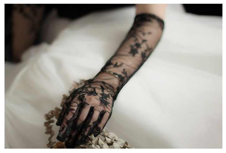 Gothic Black Lace Bridal Gloves - 50cm Long Embroidered Tattoo-Effect Sheer Wedding Gloves - Vintage Noir Floral Opera Mittens for Photo Shoot & Elopement LUNA-X312