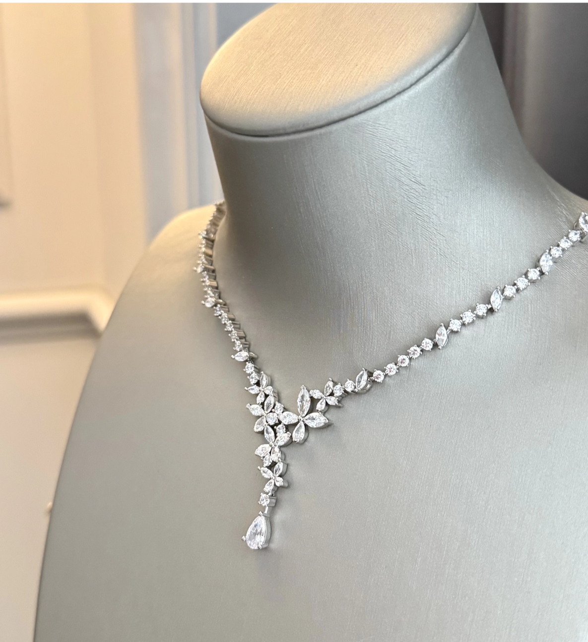 "Morning Dew" Delicate V Gold Floral Choker, Sparkling Marquise Crystal Vine Necklace with Teardrop Pendant for Bride & Gala LUNA-X172