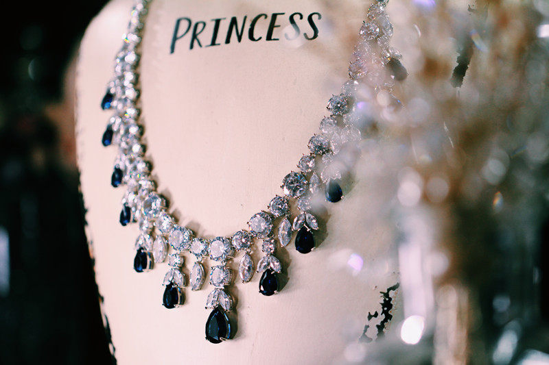 MOMZ Royal Sapphire Style Platinum-Plated Necklace & Earring Set - AAA Zircon Luxury Evening Jewelry LUNA-X152