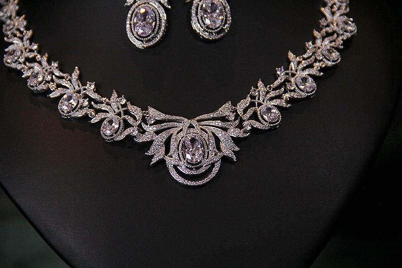 Luxury 3A Cubic Zirconia Bridal Jewelry Set, Platinum-Plated Handcrafted Prong Setting Necklace and Drop Earrings Set for Bride LUNA-X175