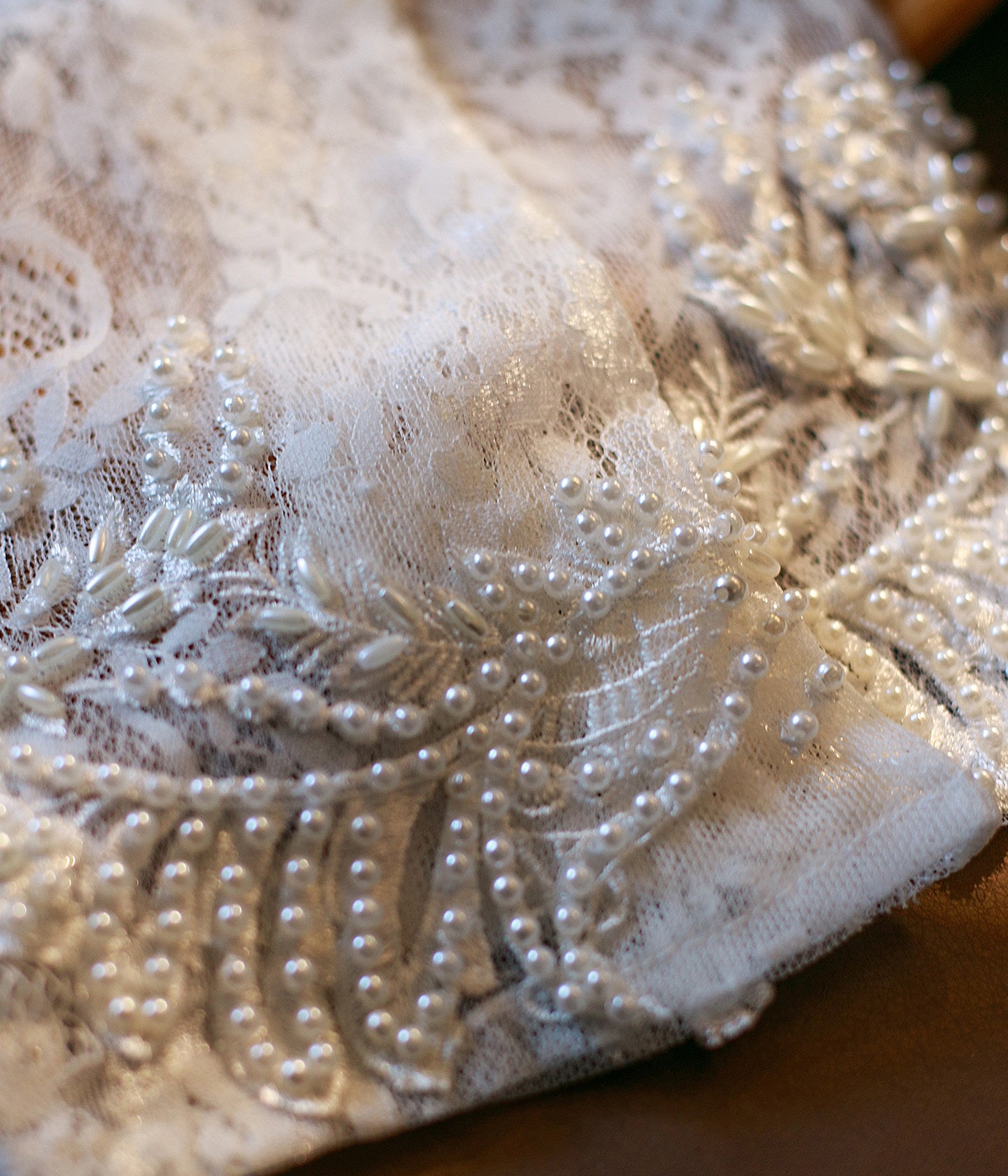 Elegant 50cm Opera Length Lace Bridal Gloves, French Romantic Wedding Gloves with Hand-Stitched Exquisite Pearl Embellishments LUNA-X179