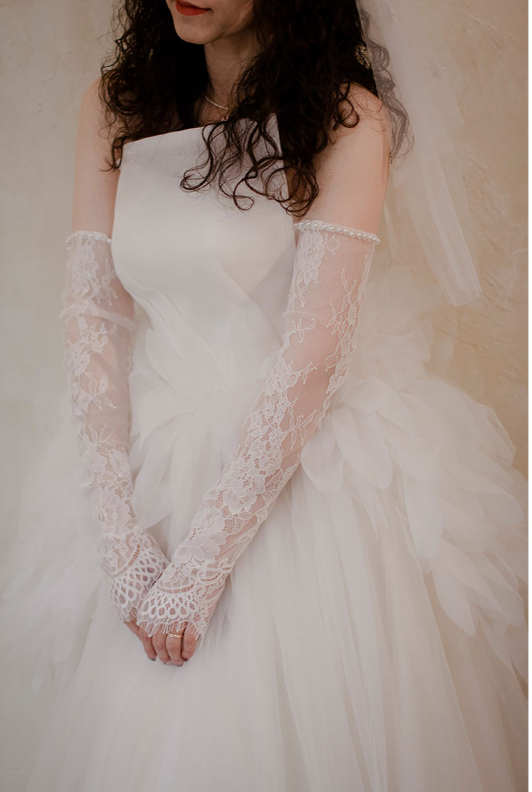French Eyelash Lace Bridal Gloves - 55cm Opera Length Fingerless Wedding Gloves with Hand-Beaded imitation pearls - Vintage Regencycore White Elopement Mittens LUNA-X314