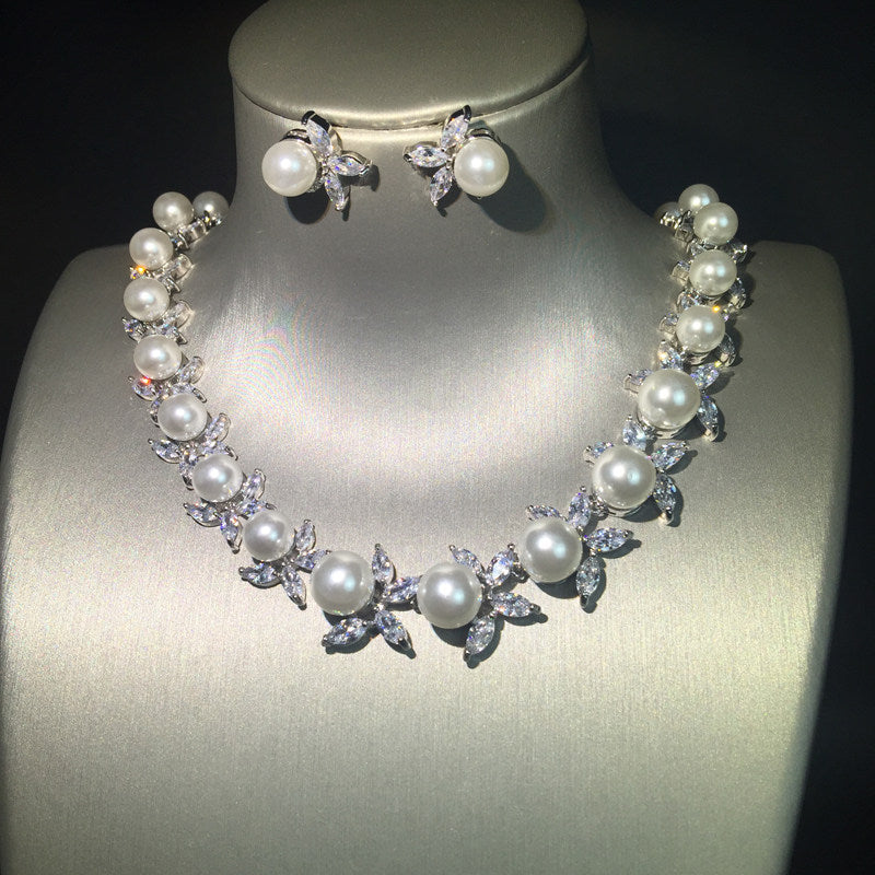 Vintage Sunburst Medallion Bridal Jewelry Set Luxury White-Tone Plated AAA Zircon Geometric Round Choker Necklace & Petite Stud Earrings Duo | LUNA-X154