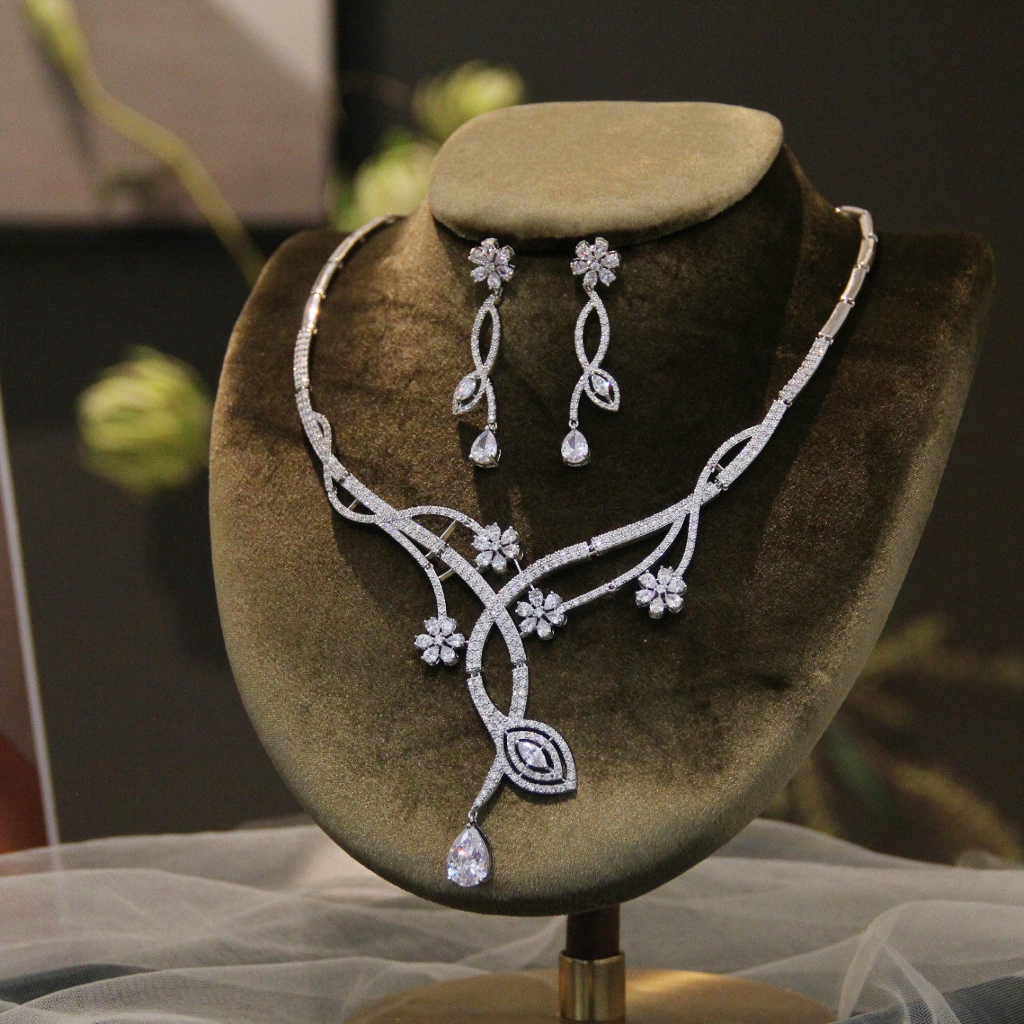 Luxury Marquise Zircon Ice Cascade Bridal Jewelry Set White-Tone Plated Radiant Leaf Tennis Necklace & 5.2cm Dramatic Dangle Earrings Set for Wedding, Prom & Gala LUNA-X156