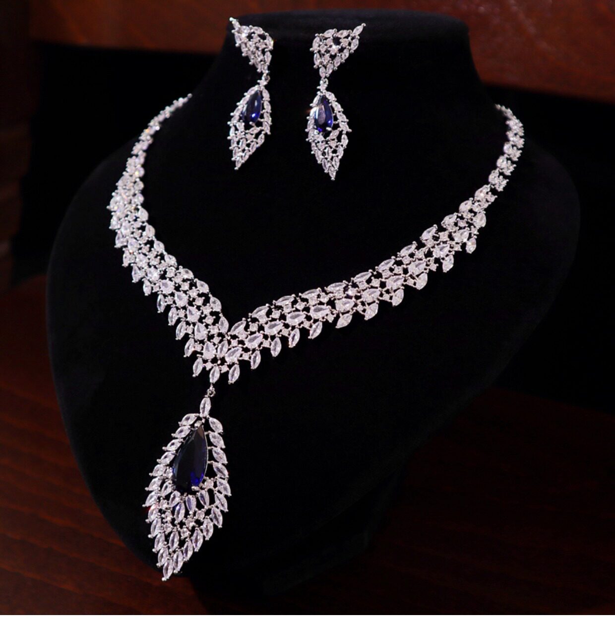 "Empress's Heritage" Vintage Big Leaf Pendant Jewelry Set Radiant Royal Blue & Ruby Red Fringe Choker & Luxury Prom Drop Earrings Duo LUNA-X165