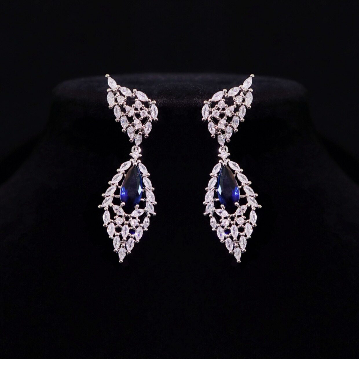 "Empress's Heritage" Vintage Big Leaf Pendant Jewelry Set Radiant Royal Blue & Ruby Red Fringe Choker & Luxury Prom Drop Earrings Duo LUNA-X165