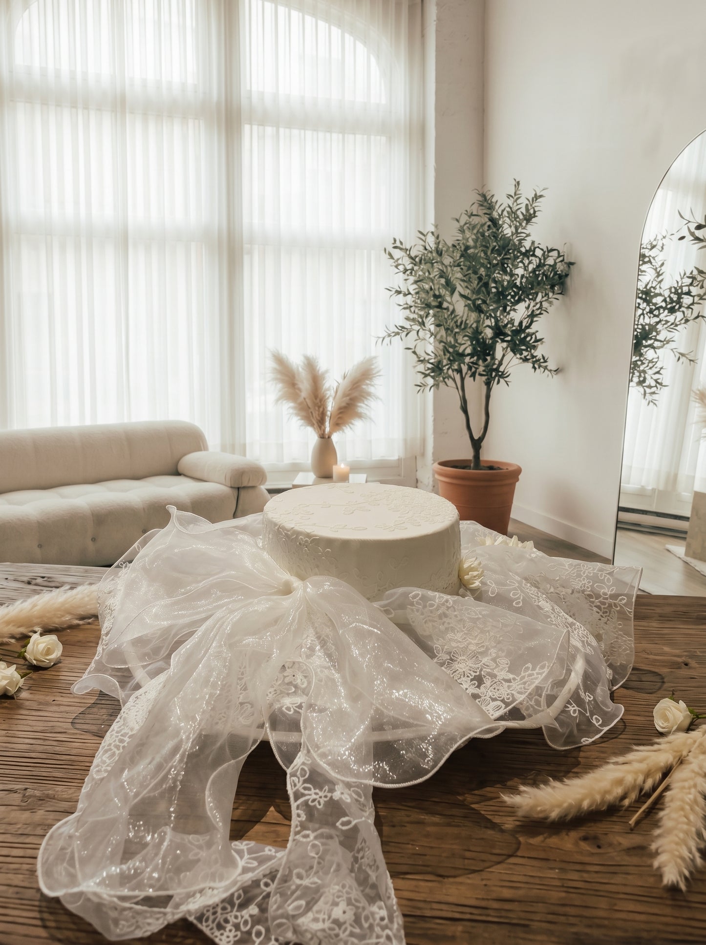 Avant-Garde Wide-Brim Bridal Hat Veil - Stiff Organza Mesh Wedding Sunhat with 3D Flowers and Embroidered French Lace LUNA-X197