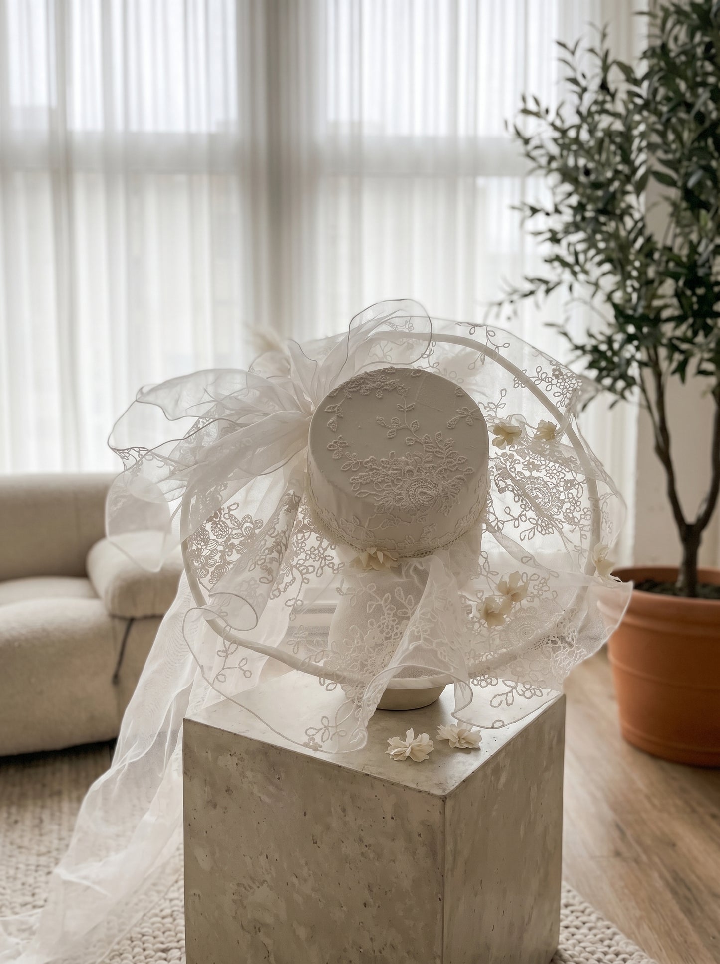 Avant-Garde Wide-Brim Bridal Hat Veil - Stiff Organza Mesh Wedding Sunhat with 3D Flowers and Embroidered French Lace LUNA-X197