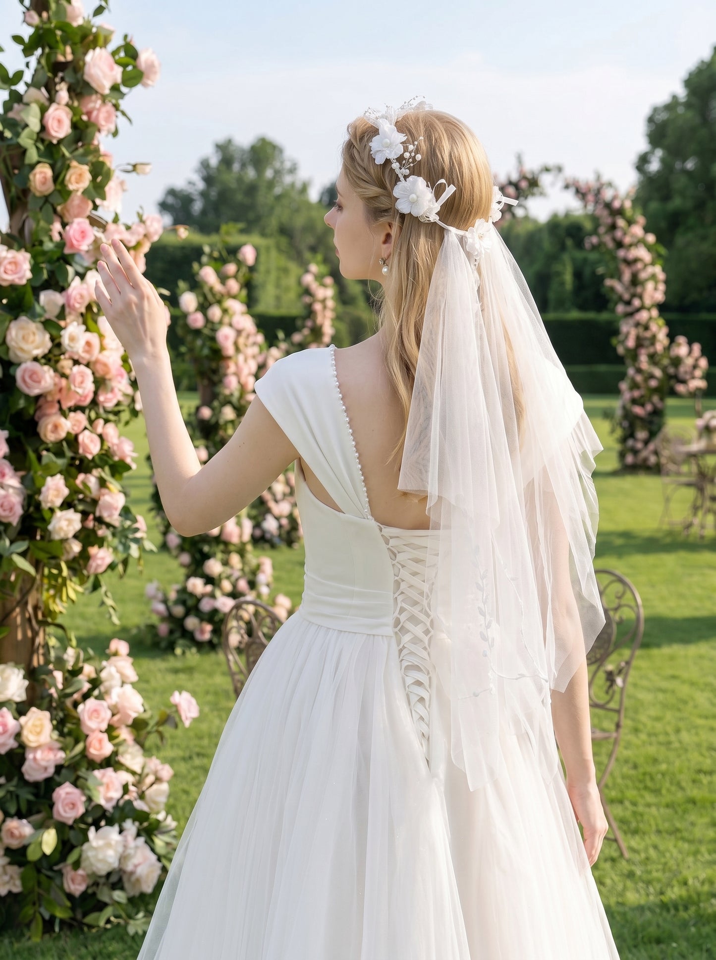 Boho Floral Crown Wedding Veil 60cm - Romantic Flower Headpiece with Soft Illusion Tulle for Modern Brides LUNA-X208