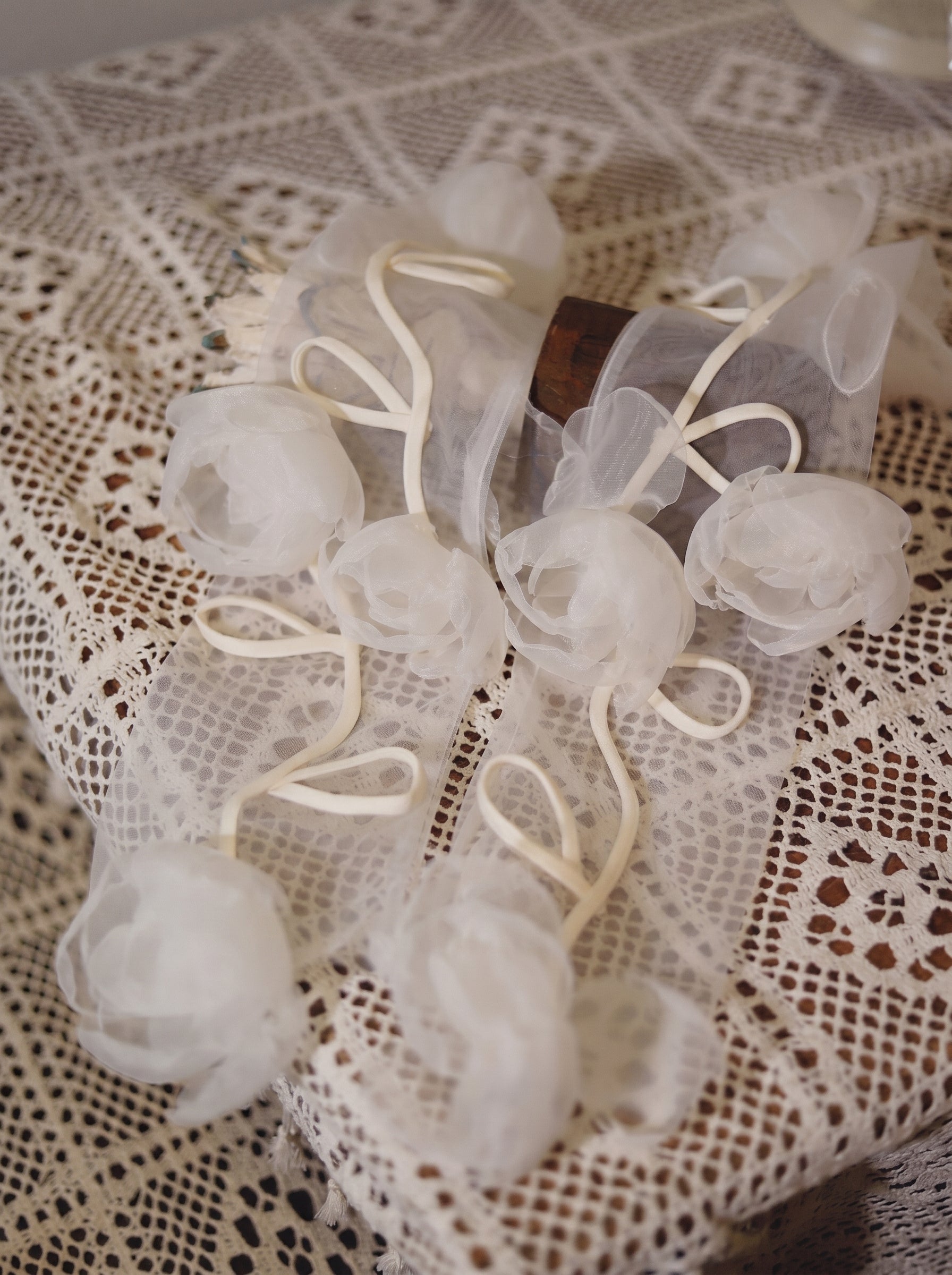 Whimsical 3D Floral Bridal Set - 160cm Winding Vine Wedding Veil & 50cm Organza Rose Opera Gloves - Romantic Cottagecore Bride Accessories  LUNA-X333