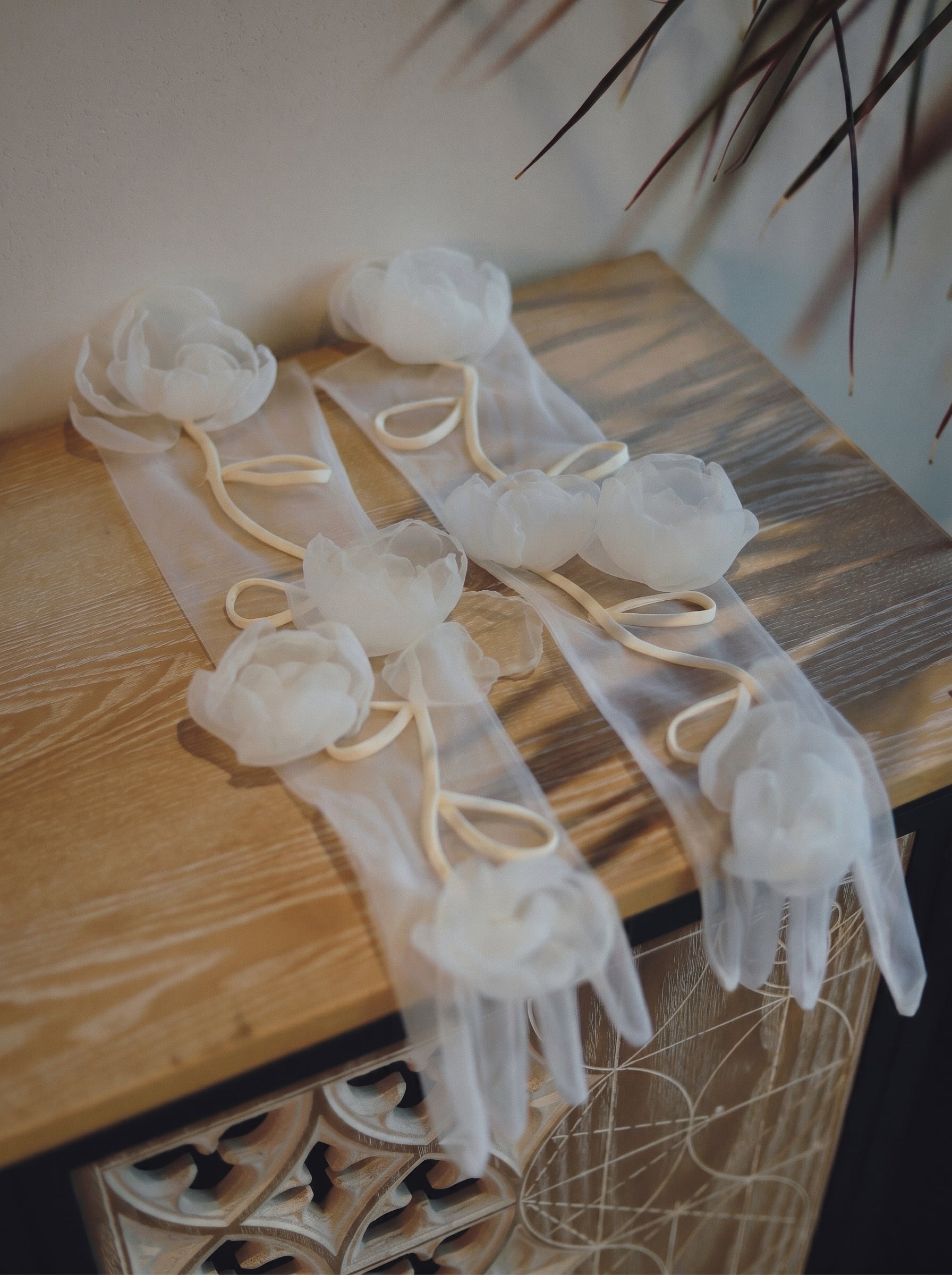 Whimsical 3D Floral Bridal Set - 160cm Winding Vine Wedding Veil & 50cm Organza Rose Opera Gloves - Romantic Cottagecore Bride Accessories  LUNA-X333
