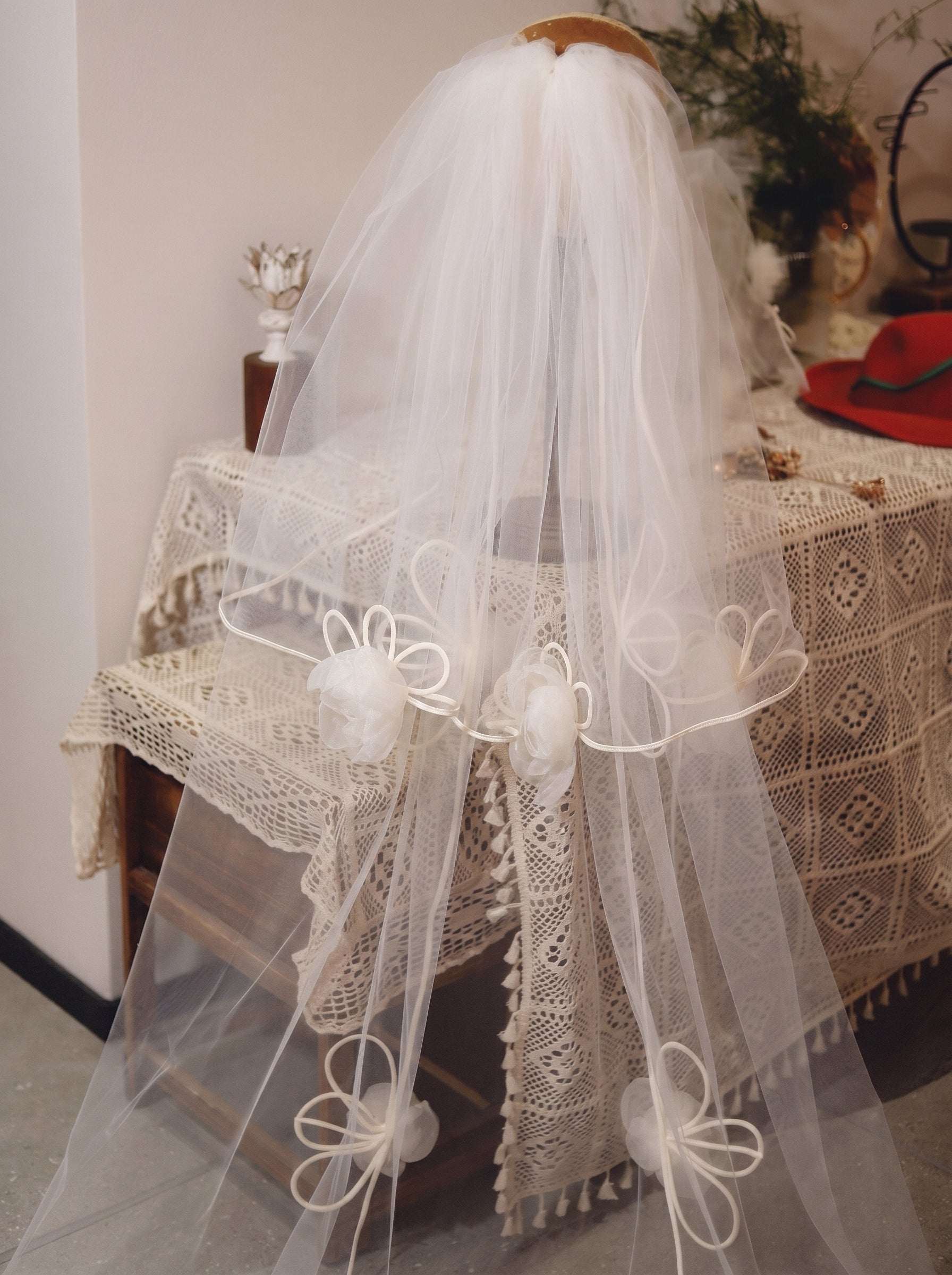 Whimsical 3D Floral Bridal Set - 160cm Winding Vine Wedding Veil & 50cm Organza Rose Opera Gloves - Romantic Cottagecore Bride Accessories  LUNA-X333